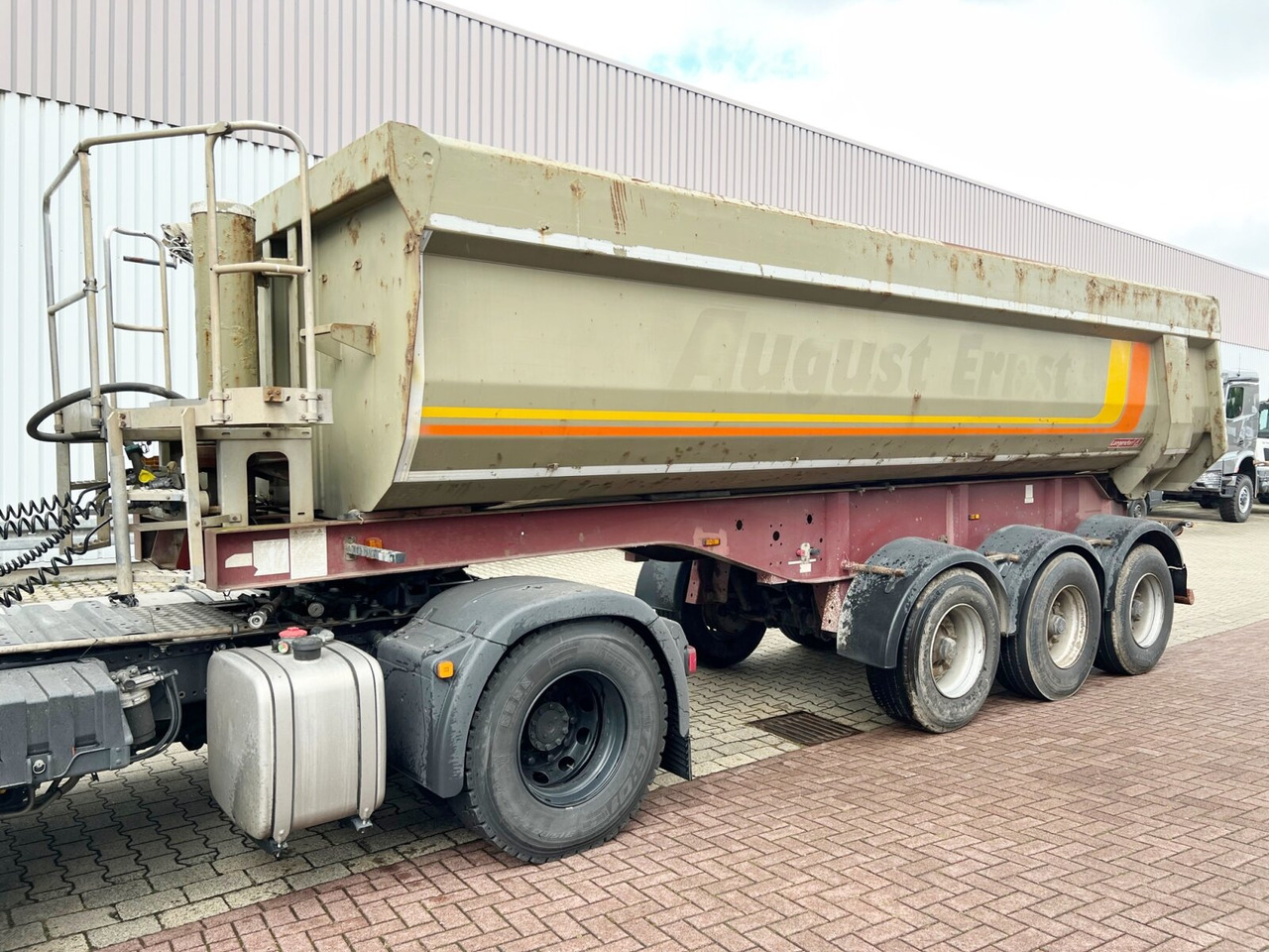 Langendorf SKS-HS 24/28 SKS-HS 24/28, Stahlmulde ca. 24m³, Liftachse - Tipper semi-trailer: picture 2 Langendorf SKS-HS 24/28 SKS-HS 24/28, Stahlmulde ca. 24m³, Liftachse - Tipper semi-trailer: picture 2
