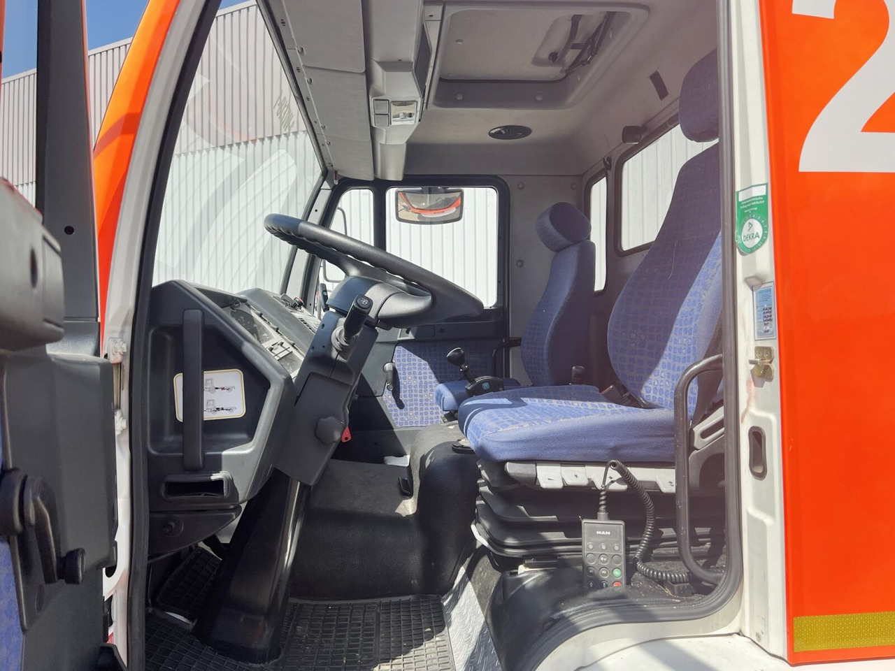 MAN 25/18.284 6x2-4 LL 25/18.284 6x2-4 LL,Kran HMF 1113 K3, Funk, Retarder - Hook lift truck, Crane truck: picture 4 MAN 25/18.284 6x2-4 LL 25/18.284 6x2-4 LL,Kran HMF 1113 K3, Funk, Retarder - Hook lift truck, Crane truck: picture 4