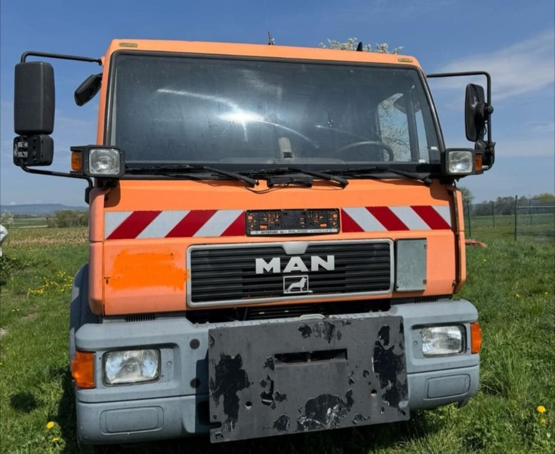 MAN LE 18.280 4x2 LL LE 18.280 4x2 LL, 6-Zylinder, Winterdienstausstattung - Hook lift truck: picture 2 MAN LE 18.280 4x2 LL LE 18.280 4x2 LL, 6-Zylinder, Winterdienstausstattung - Hook lift truck: picture 2