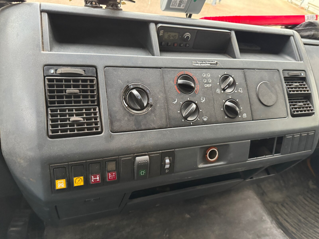 MAN LE 8.180 4X2 BB Doka LE 8.180 4X2 BB Doka, 2x AHK - Tipper: picture 2 MAN LE 8.180 4X2 BB Doka LE 8.180 4X2 BB Doka, 2x AHK - Tipper: picture 2