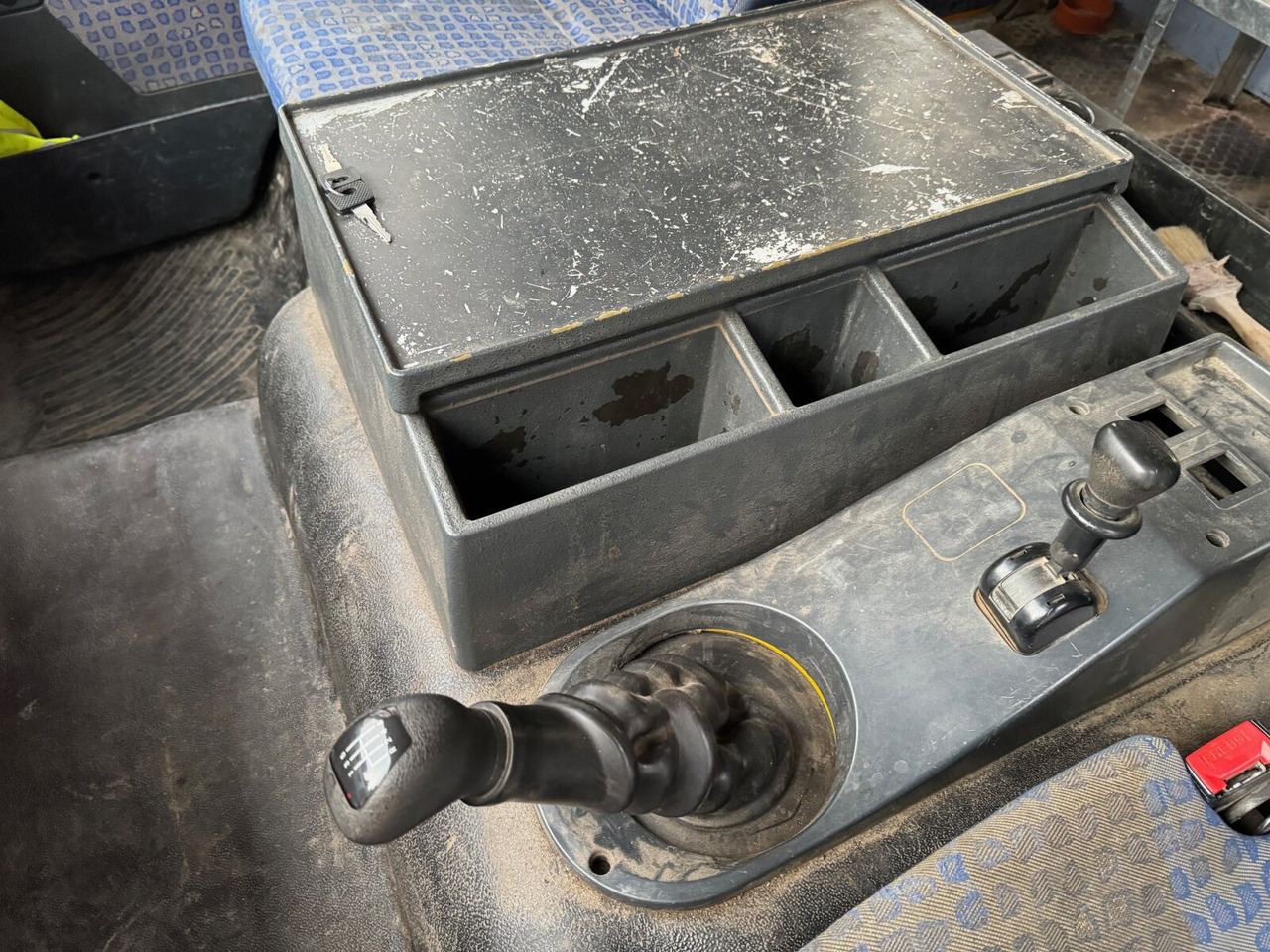 MAN LE 8.180 4X2 BB Doka LE 8.180 4X2 BB Doka, 2x AHK - Tipper: picture 3 MAN LE 8.180 4X2 BB Doka LE 8.180 4X2 BB Doka, 2x AHK - Tipper: picture 3