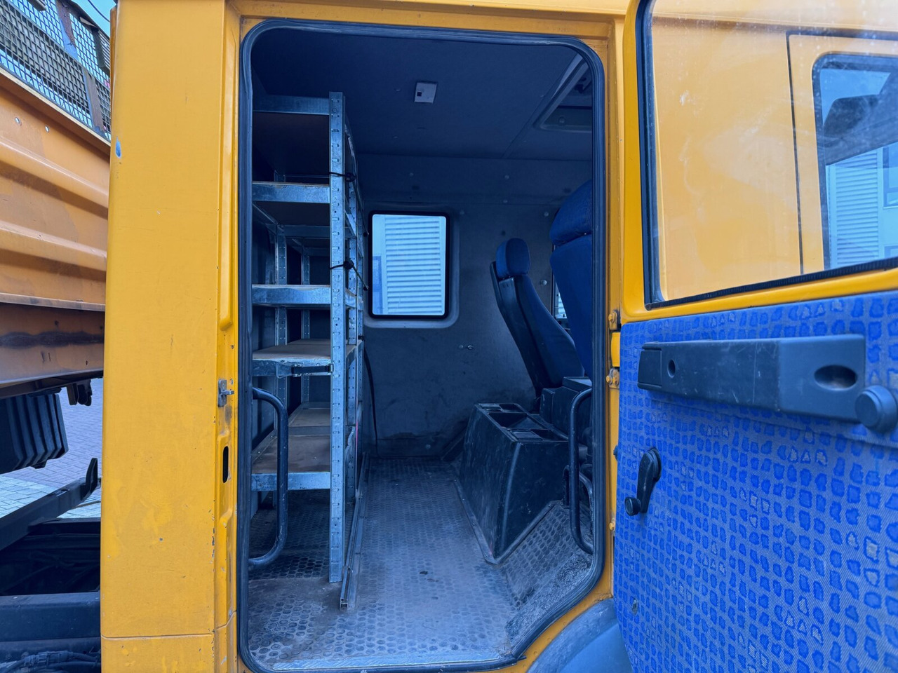 MAN LE 8.180 4X2 BB Doka LE 8.180 4X2 BB Doka, 2x AHK - Tipper: picture 5 MAN LE 8.180 4X2 BB Doka LE 8.180 4X2 BB Doka, 2x AHK - Tipper: picture 5