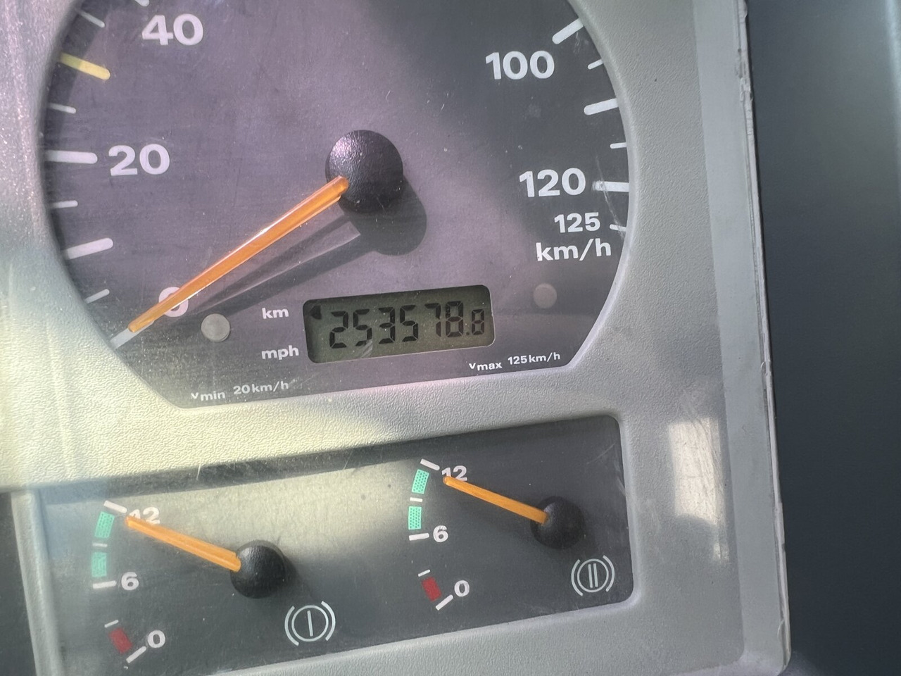 MAN TGA 26.363/410 6x4 BB TGA 26.363/410 6x4 BB, 2-S-Alukipper - Tipper, Crane truck: picture 4 MAN TGA 26.363/410 6x4 BB TGA 26.363/410 6x4 BB, 2-S-Alukipper - Tipper, Crane truck: picture 4