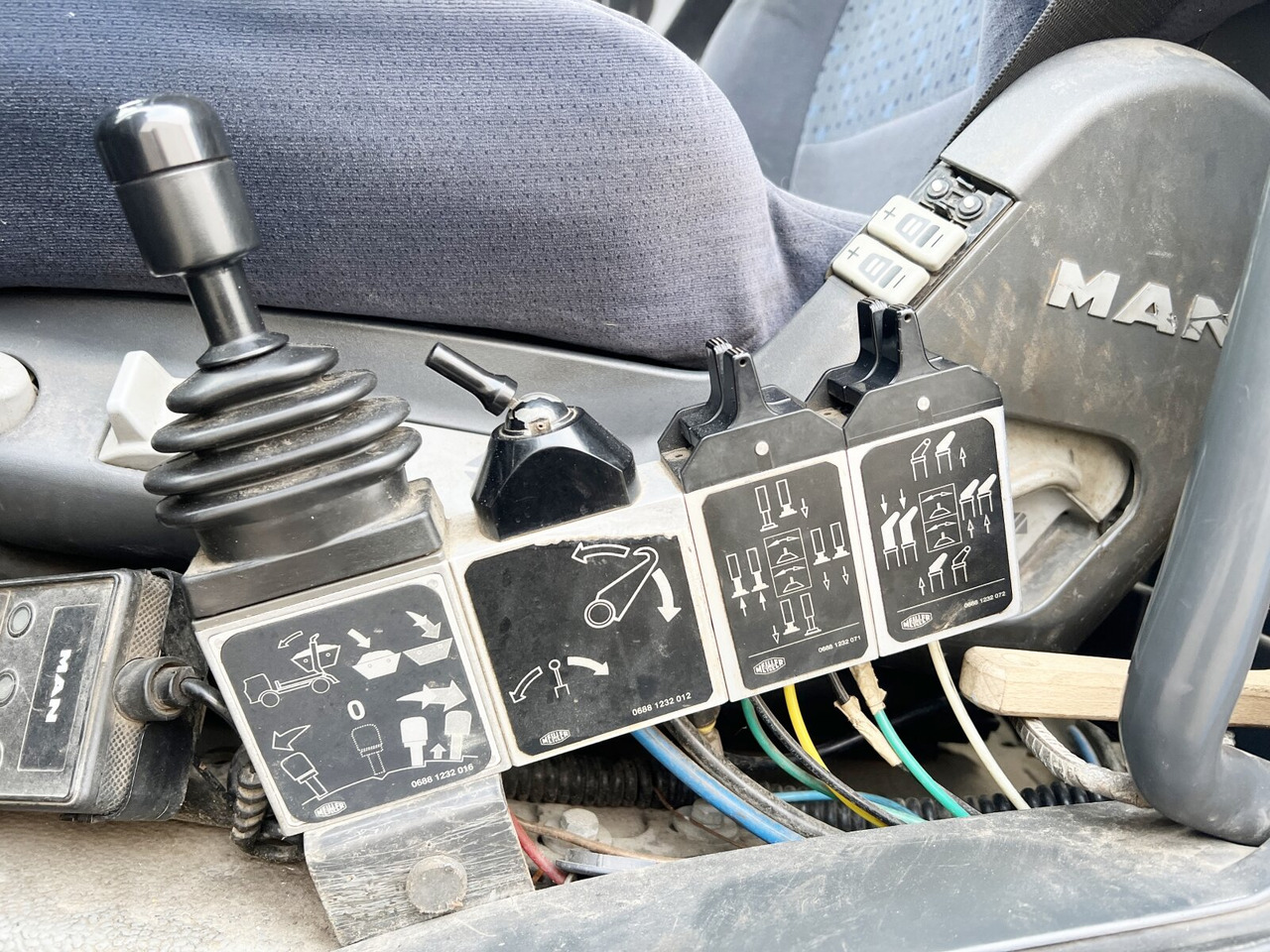 Skip loader truck MAN TGA 26.410 6X2/4 BL Motorschaden! TGA 26.410 6X2/4 BL, Vorlauf Lenk-Liftachse, Meiller Tele.: picture 14 Skip loader truck MAN TGA 26.410 6X2/4 BL Motorschaden! TGA 26.410 6X2/4 BL, Vorlauf Lenk-Liftachse, Meiller Tele.: picture 14