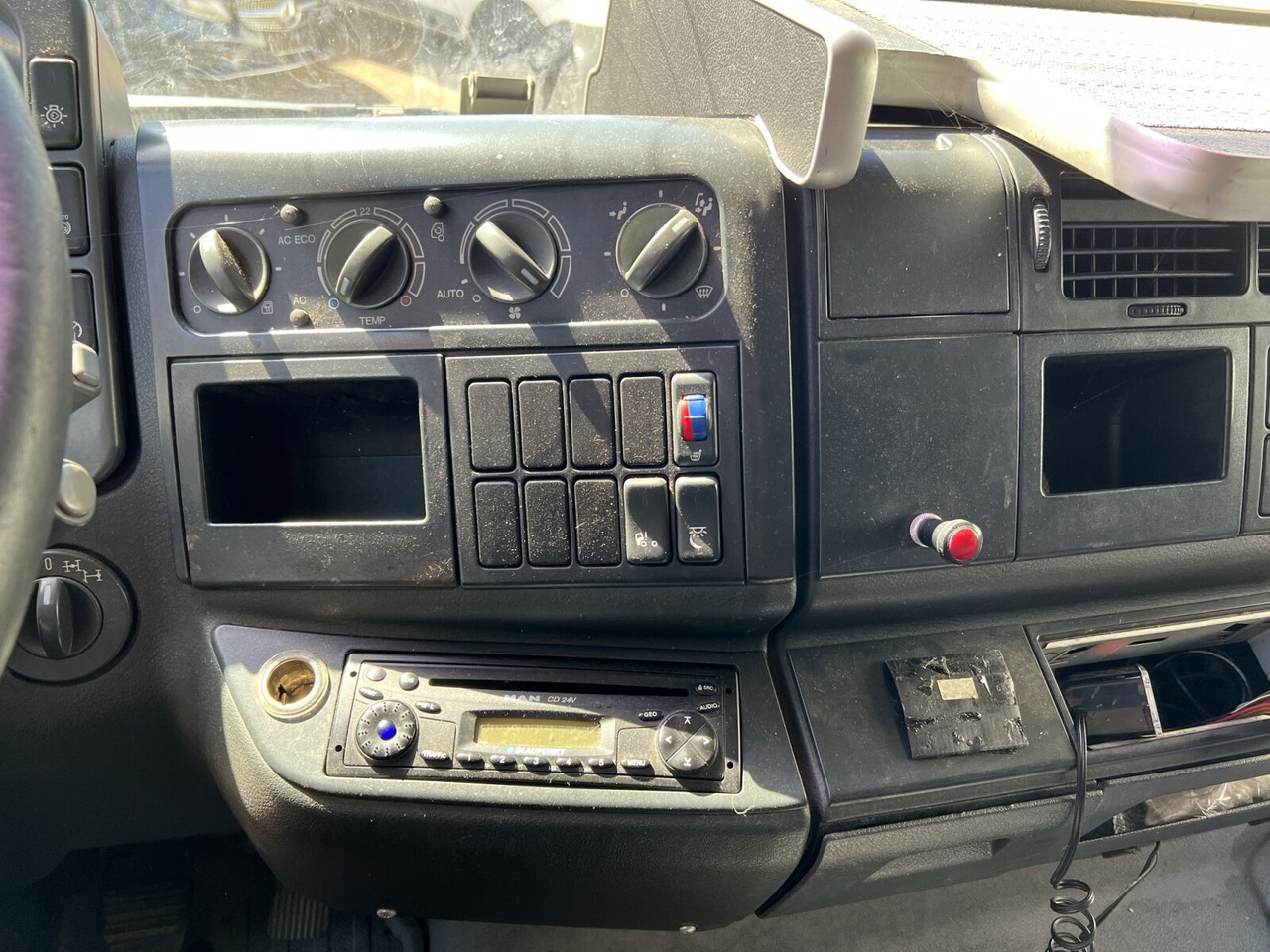 MAN TGA 26.430 6X4 BL TGA 26.430 6X4 BL - Cab chassis truck: picture 5 MAN TGA 26.430 6X4 BL TGA 26.430 6X4 BL - Cab chassis truck: picture 5