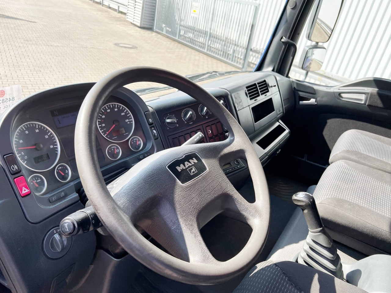 MAN TGL 12.180/210 4x2 BB TGL 12.180/210 4x2 BB, City-Abroller, Kran AMCO VEBA 807N2S - Hook lift truck, Crane truck: picture 4 MAN TGL 12.180/210 4x2 BB TGL 12.180/210 4x2 BB, City-Abroller, Kran AMCO VEBA 807N2S - Hook lift truck, Crane truck: picture 4