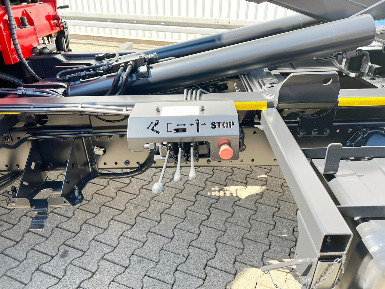 MAN TGL 12.180/210 4x2 BB TGL 12.180/210 4x2 BB, City-Abroller, Kran AMCO VEBA 807N2S - Hook lift truck, Crane truck: picture 2 MAN TGL 12.180/210 4x2 BB TGL 12.180/210 4x2 BB, City-Abroller, Kran AMCO VEBA 807N2S - Hook lift truck, Crane truck: picture 2