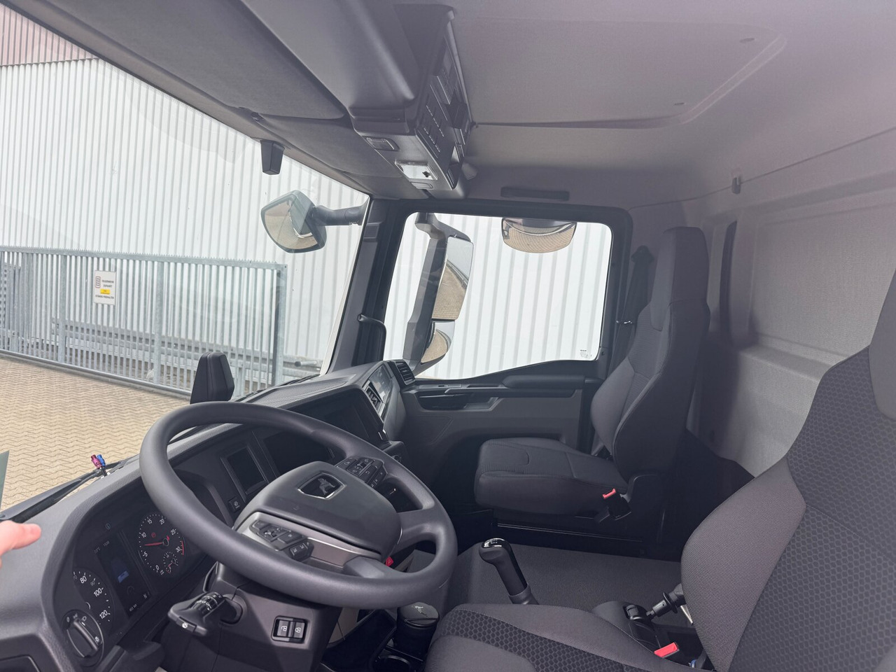 MAN TGL 12.190 4x2 BL TGL 12.190 4x2 BL - Dropside/ Flatbed truck: picture 3 MAN TGL 12.190 4x2 BL TGL 12.190 4x2 BL - Dropside/ Flatbed truck: picture 3