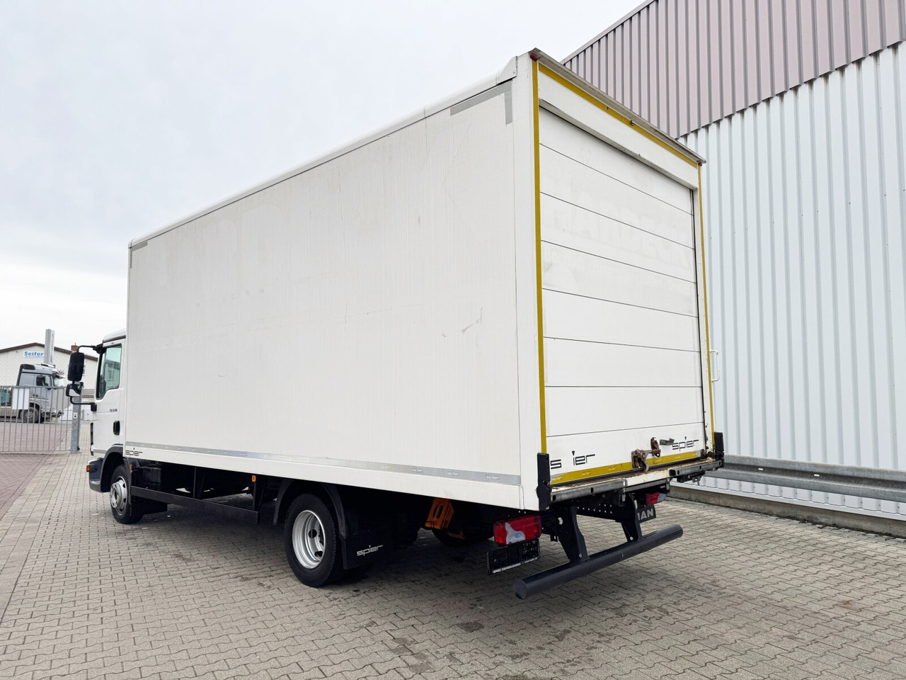 Box truck MAN TGL 8.150 4x2 BL TGL 8.150 4x2 BL, Möbelkoffer mit Rolltor: picture 10 Box truck MAN TGL 8.150 4x2 BL TGL 8.150 4x2 BL, Möbelkoffer mit Rolltor: picture 10