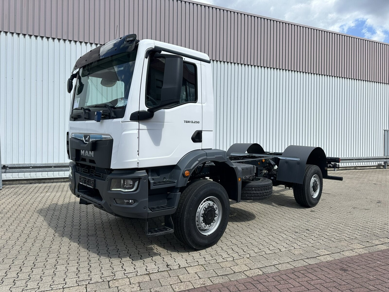MAN TGM 13.250 4x4 BB CH TGM 13.250 4x4 BB CH, Only Export - Cab chassis truck: picture 1 MAN TGM 13.250 4x4 BB CH TGM 13.250 4x4 BB CH, Only Export - Cab chassis truck: picture 1