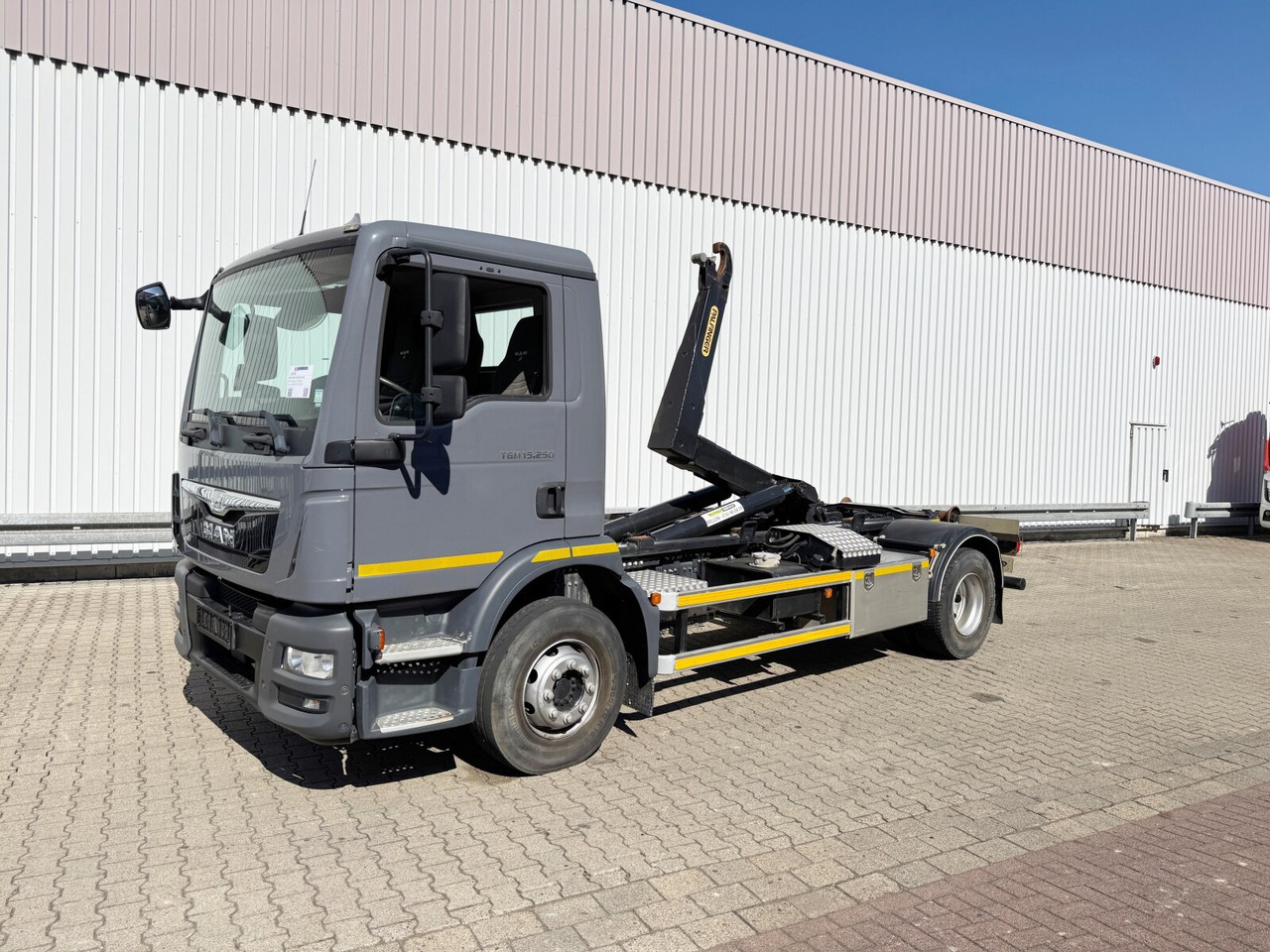 MAN TGM 15.250/340 4X2 BL TGM 15.250/340 4X2 BL - Hook lift truck: picture 1 MAN TGM 15.250/340 4X2 BL TGM 15.250/340 4X2 BL - Hook lift truck: picture 1