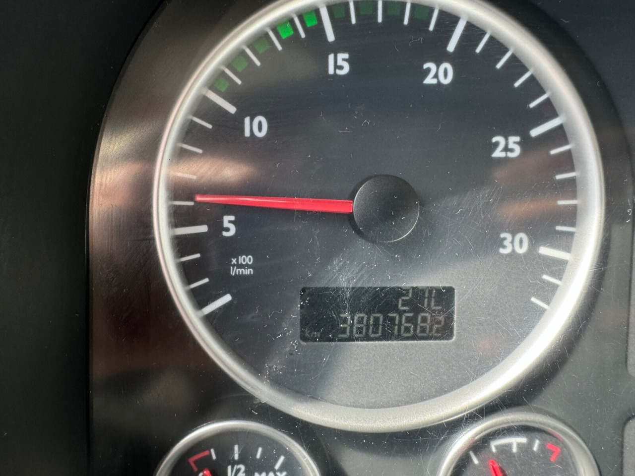 MAN TGS 26.360 6X2-4 BL TGS 26.360 6X2-4 BL, Lift-/Lenkachse, Stapleraufnahme - Box truck: picture 5 MAN TGS 26.360 6X2-4 BL TGS 26.360 6X2-4 BL, Lift-/Lenkachse, Stapleraufnahme - Box truck: picture 5