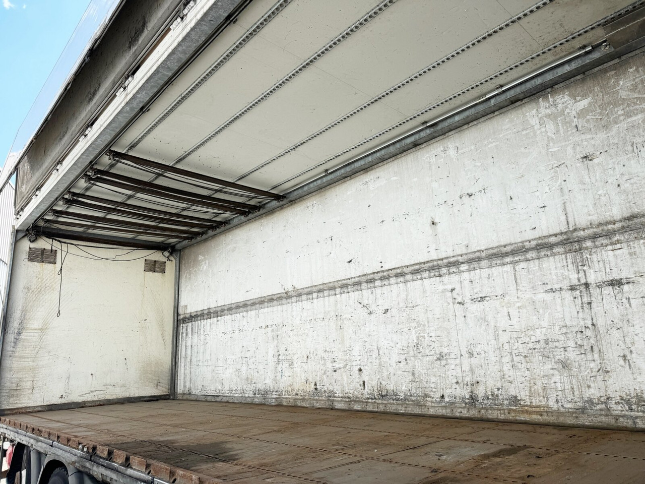 MAN TGS 26.360 6X2-4 BL TGS 26.360 6X2-4 BL, Lift-/Lenkachse, Stapleraufnahme - Box truck: picture 2 MAN TGS 26.360 6X2-4 BL TGS 26.360 6X2-4 BL, Lift-/Lenkachse, Stapleraufnahme - Box truck: picture 2