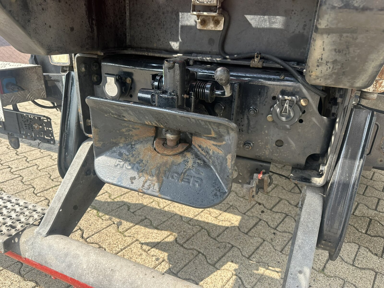 MAN TGS 26.400 6x2-4 LL TGS 26.400 6x2-4 LL, Lenk-/Lift, Edscha, Heckkran Palfinger PK23002-C + Jib PJ060A, Funk - Curtain side truck, Crane truck: picture 2 MAN TGS 26.400 6x2-4 LL TGS 26.400 6x2-4 LL, Lenk-/Lift, Edscha, Heckkran Palfinger PK23002-C + Jib PJ060A, Funk - Curtain side truck, Crane truck: picture 2