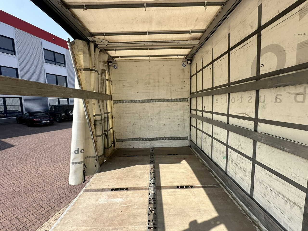 MAN TGS 26.400 6x2-4 LL TGS 26.400 6x2-4 LL, Lenk-/Lift, Edscha, Heckkran Palfinger PK23002-C + Jib PJ060A, Funk - Curtain side truck, Crane truck: picture 5 MAN TGS 26.400 6x2-4 LL TGS 26.400 6x2-4 LL, Lenk-/Lift, Edscha, Heckkran Palfinger PK23002-C + Jib PJ060A, Funk - Curtain side truck, Crane truck: picture 5
