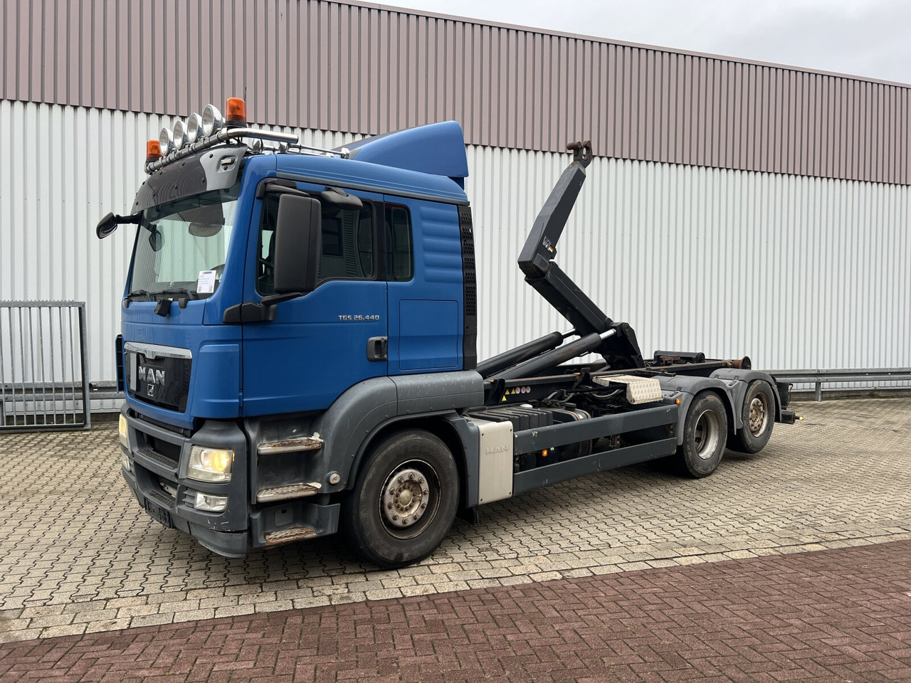 MAN TGS 26.440 6x2-2 BL TGS 26.440 6x2-2 BL, Intarder, Liftachse - Hook lift truck: picture 1 MAN TGS 26.440 6x2-2 BL TGS 26.440 6x2-2 BL, Intarder, Liftachse - Hook lift truck: picture 1
