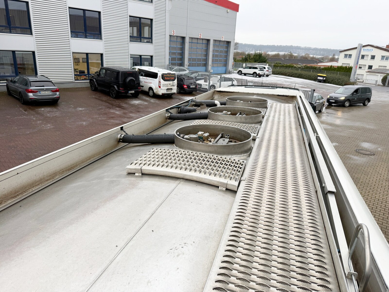 MAN TGS 26.440 6x2-4 BL TGS 26.440 6x2-4 BL, Lenk-/Liftachse, ADR, Esterer Tank ca. 20.340l, 3 Kammern - Tanker truck: picture 3 MAN TGS 26.440 6x2-4 BL TGS 26.440 6x2-4 BL, Lenk-/Liftachse, ADR, Esterer Tank ca. 20.340l, 3 Kammern - Tanker truck: picture 3