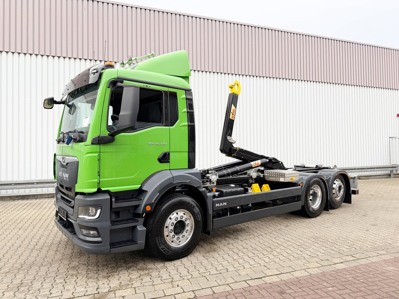 MAN TGS 26.520 6x2-2 BL TGS 26.520 6x2-2 BL, Navi, Liftachse - Hook lift truck: picture 1 MAN TGS 26.520 6x2-2 BL TGS 26.520 6x2-2 BL, Navi, Liftachse - Hook lift truck: picture 1