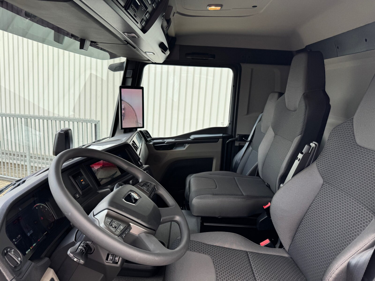 MAN TGS 26.520 6x6 BB TGS 26.520 6x6 BB, PriTarder, Navi, Optiview, Einzelbereifung - Cab chassis truck: picture 2 MAN TGS 26.520 6x6 BB TGS 26.520 6x6 BB, PriTarder, Navi, Optiview, Einzelbereifung - Cab chassis truck: picture 2