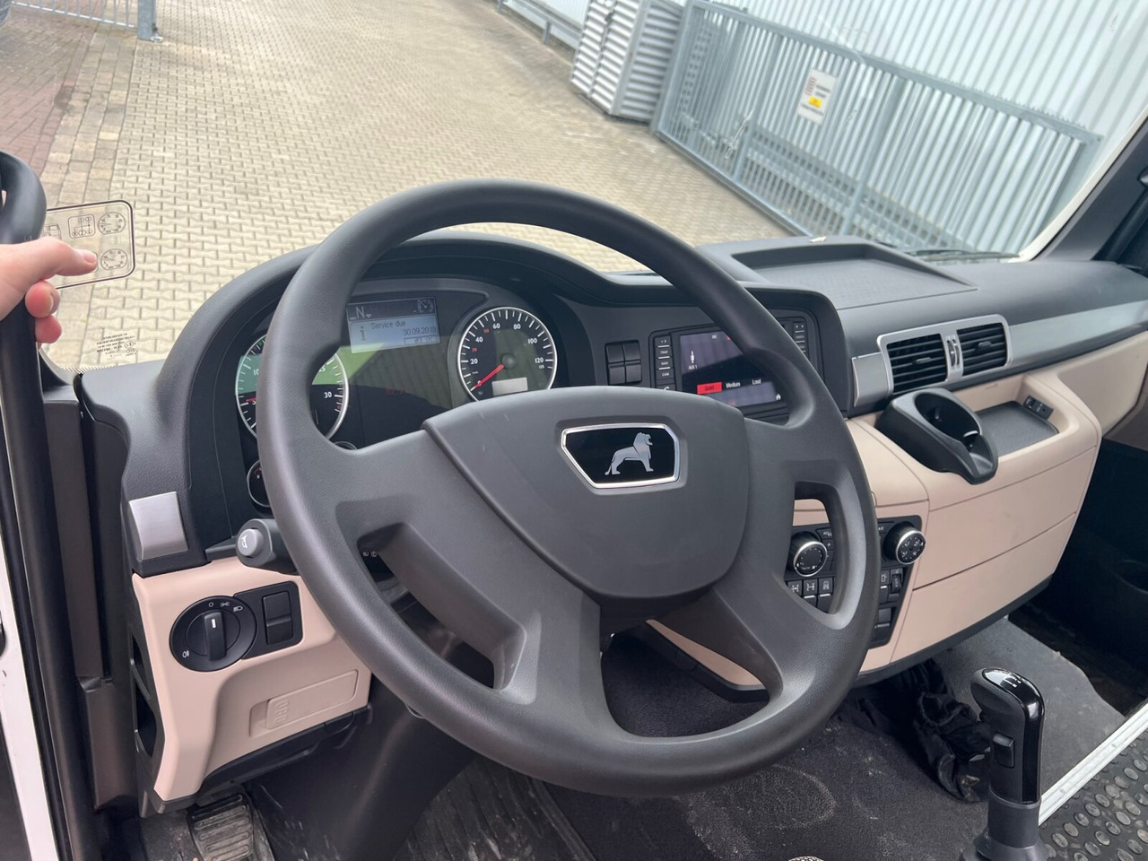 MAN TGS 33.360/440 6x4 BB TGS 33.360/440 6x4 BB, Häckslerkabine, NMV Nebenantrieb - Cab chassis truck: picture 3 MAN TGS 33.360/440 6x4 BB TGS 33.360/440 6x4 BB, Häckslerkabine, NMV Nebenantrieb - Cab chassis truck: picture 3