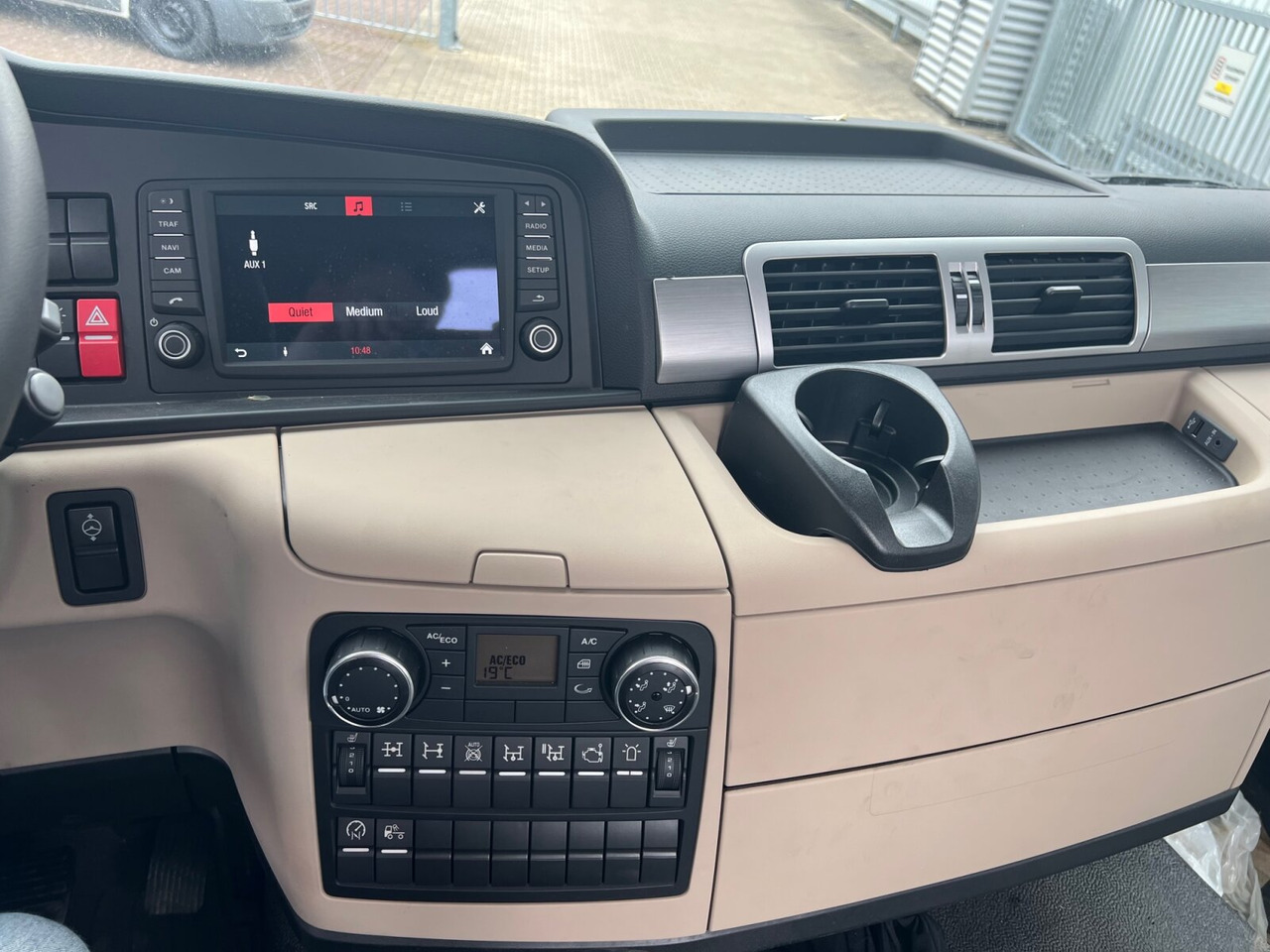 MAN TGS 33.360/440 6x4 BB TGS 33.360/440 6x4 BB, Häckslerkabine, NMV Nebenantrieb - Cab chassis truck: picture 5 MAN TGS 33.360/440 6x4 BB TGS 33.360/440 6x4 BB, Häckslerkabine, NMV Nebenantrieb - Cab chassis truck: picture 5