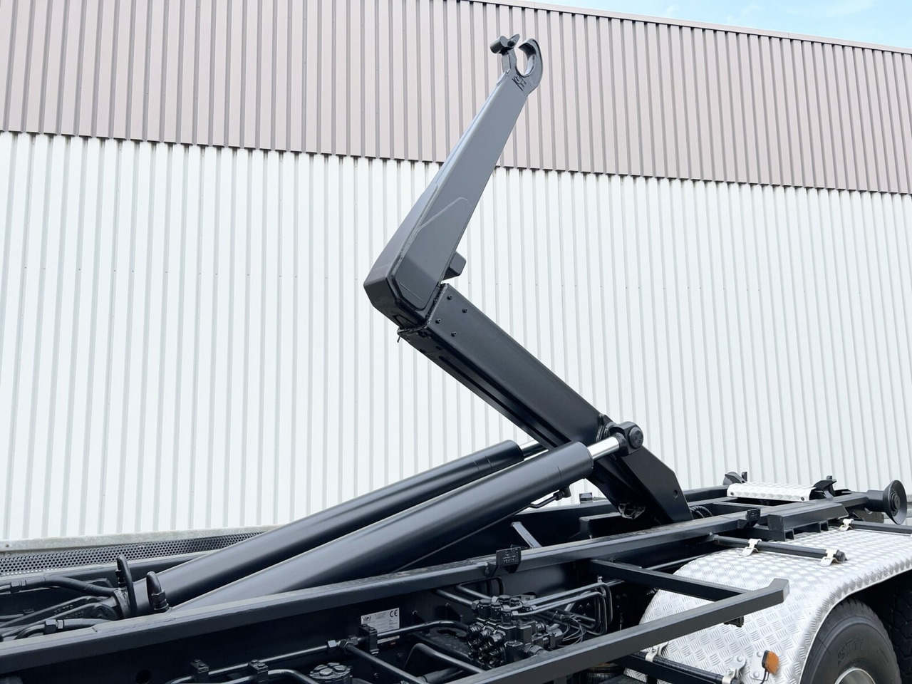 MAN TGS 33.440 6X4 BL TGS 33.440 6X4 BL mit Kran Effer 165-3S, Funk - Hook lift truck, Crane truck: picture 2 MAN TGS 33.440 6X4 BL TGS 33.440 6X4 BL mit Kran Effer 165-3S, Funk - Hook lift truck, Crane truck: picture 2