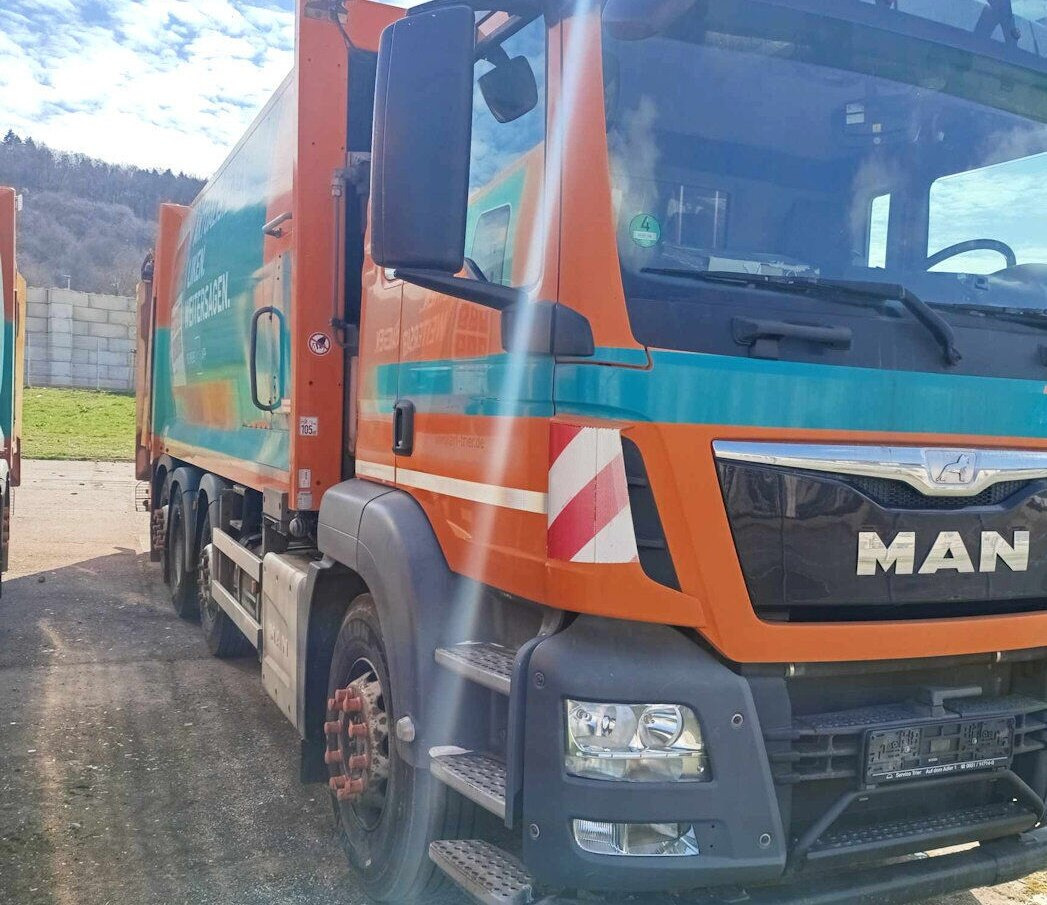MAN TGS 35.360 8x2-6 BL TGS 35.360 8x2-6 BL, 2x Lenkachse, Zöller Medium XL, Zöller-Schüttung - Refuse truck: picture 1 MAN TGS 35.360 8x2-6 BL TGS 35.360 8x2-6 BL, 2x Lenkachse, Zöller Medium XL, Zöller-Schüttung - Refuse truck: picture 1