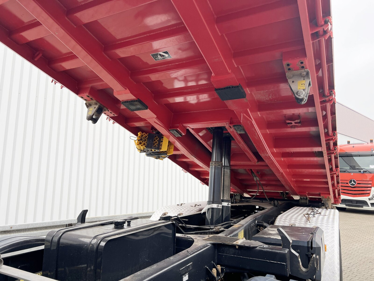 MAN TGS 35.480 8X4 BB TGS 35.480 8X4 BB, Intarder, Navi - Tipper: picture 3 MAN TGS 35.480 8X4 BB TGS 35.480 8X4 BB, Intarder, Navi - Tipper: picture 3
