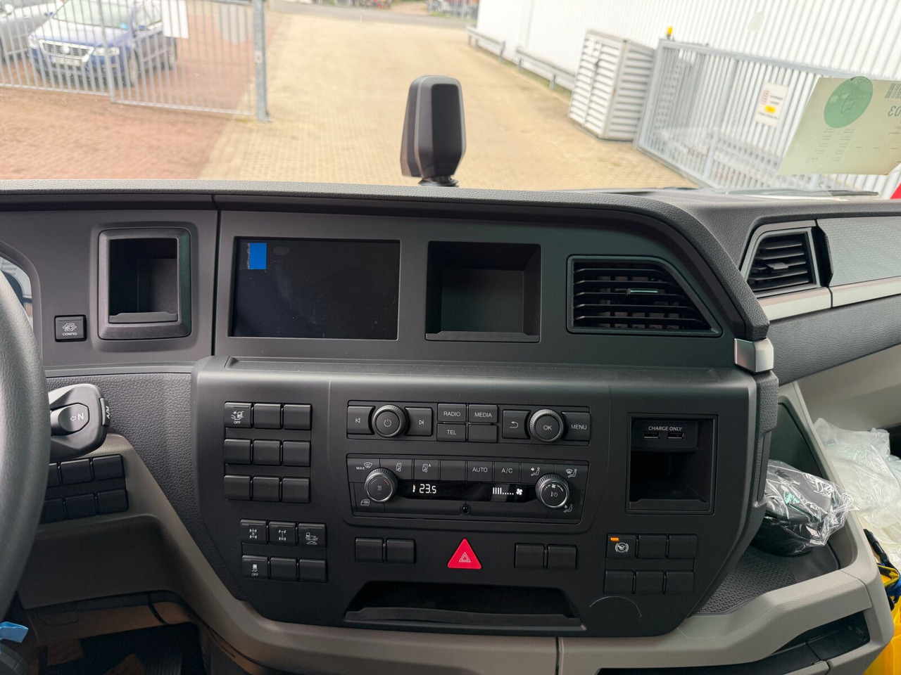 MAN TGS 41.480 8x4 BB CH TGS 41.480 8x4 BB CH, MEHRFACH VORHANDEN! - Cab chassis truck: picture 4 MAN TGS 41.480 8x4 BB CH TGS 41.480 8x4 BB CH, MEHRFACH VORHANDEN! - Cab chassis truck: picture 4