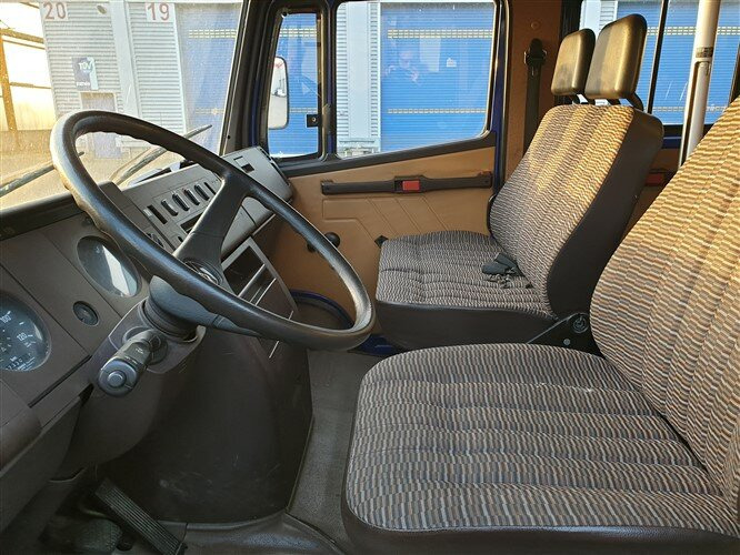 Mercedes-Benz 508 D 4x2 Doka 508 D 4x2 Doka, EX-THW - Curtain side truck: picture 2 Mercedes-Benz 508 D 4x2 Doka 508 D 4x2 Doka, EX-THW - Curtain side truck: picture 2