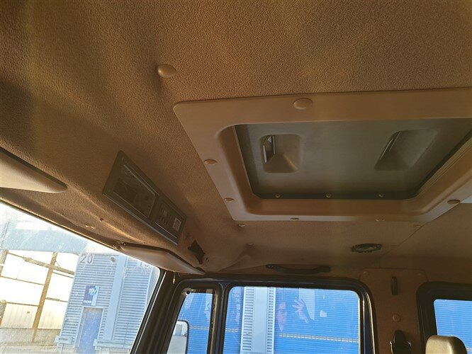 Mercedes-Benz 508 D 4x2 Doka 508 D 4x2 Doka, EX-THW - Curtain side truck: picture 5 Mercedes-Benz 508 D 4x2 Doka 508 D 4x2 Doka, EX-THW - Curtain side truck: picture 5