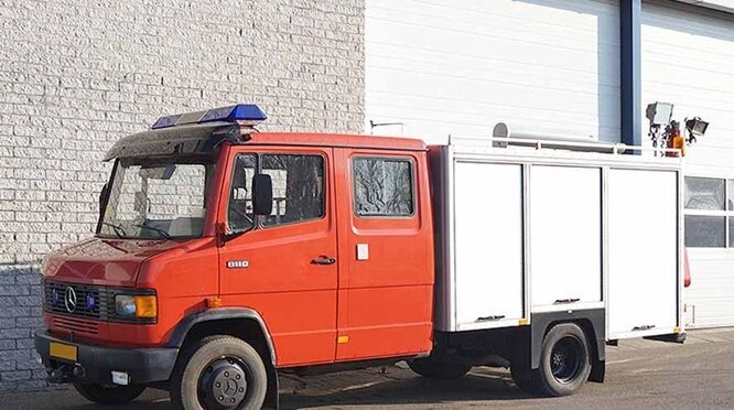 Mercedes-Benz 811D 4x2 LF 811D 4x2 LF Feuerwehrwagen - Fire engine: picture 1 Mercedes-Benz 811D 4x2 LF 811D 4x2 LF Feuerwehrwagen - Fire engine: picture 1