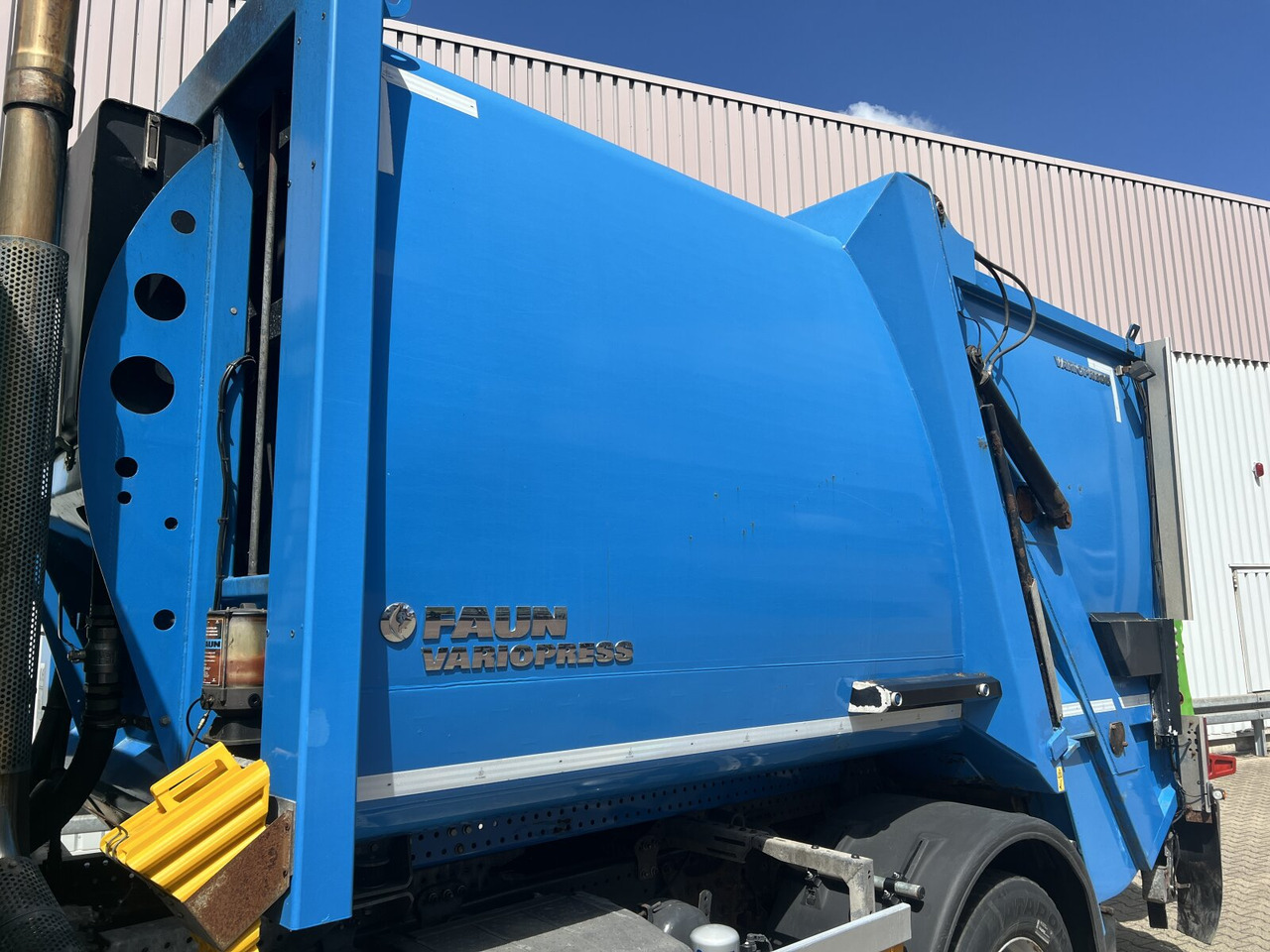 Mercedes-Benz Actros 2032 LA 4x4 Actros 2032 LA 4x4, Faun Variopress 310 ca. 10m³, Zöller Schüttung - Refuse truck: picture 4 Mercedes-Benz Actros 2032 LA 4x4 Actros 2032 LA 4x4, Faun Variopress 310 ca. 10m³, Zöller Schüttung - Refuse truck: picture 4