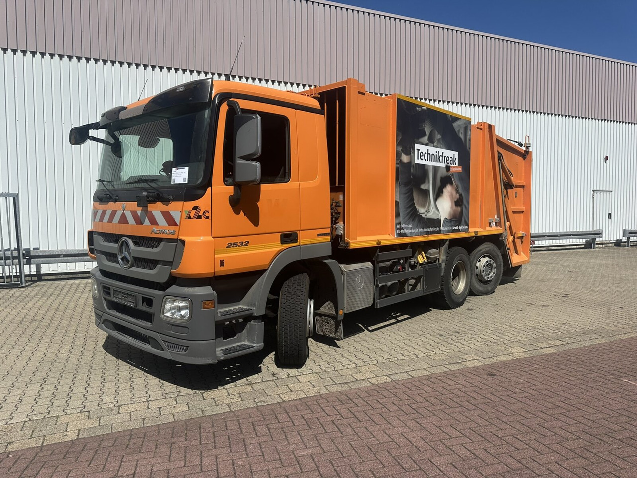 Mercedes-Benz Actros 2532 L 6x2 Actros 2532/41 L 6x2, EEV, Lenkachse, Haller X2C M21, Zöller-Schüttung - Refuse truck: picture 1 Mercedes-Benz Actros 2532 L 6x2 Actros 2532/41 L 6x2, EEV, Lenkachse, Haller X2C M21, Zöller-Schüttung - Refuse truck: picture 1