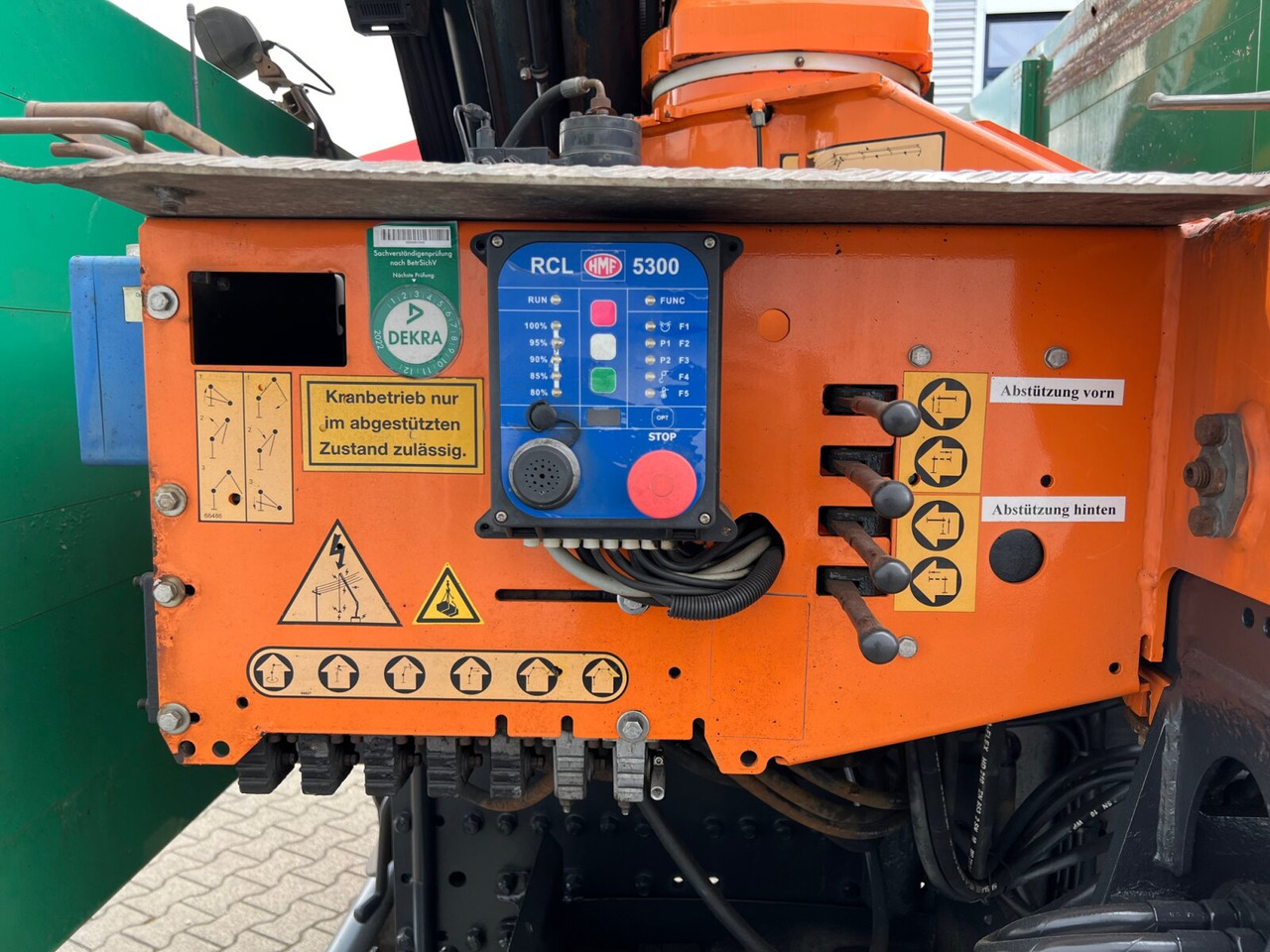 Mercedes-Benz Actros 2544 L 6x2 Actros 2544 L 6x2, Retarder, Lenkachse, Heckkran HMF 3000-K5 + Jip, Funk - Crane truck, Dropside/ Flatbed truck: picture 4 Mercedes-Benz Actros 2544 L 6x2 Actros 2544 L 6x2, Retarder, Lenkachse, Heckkran HMF 3000-K5 + Jip, Funk - Crane truck, Dropside/ Flatbed truck: picture 4