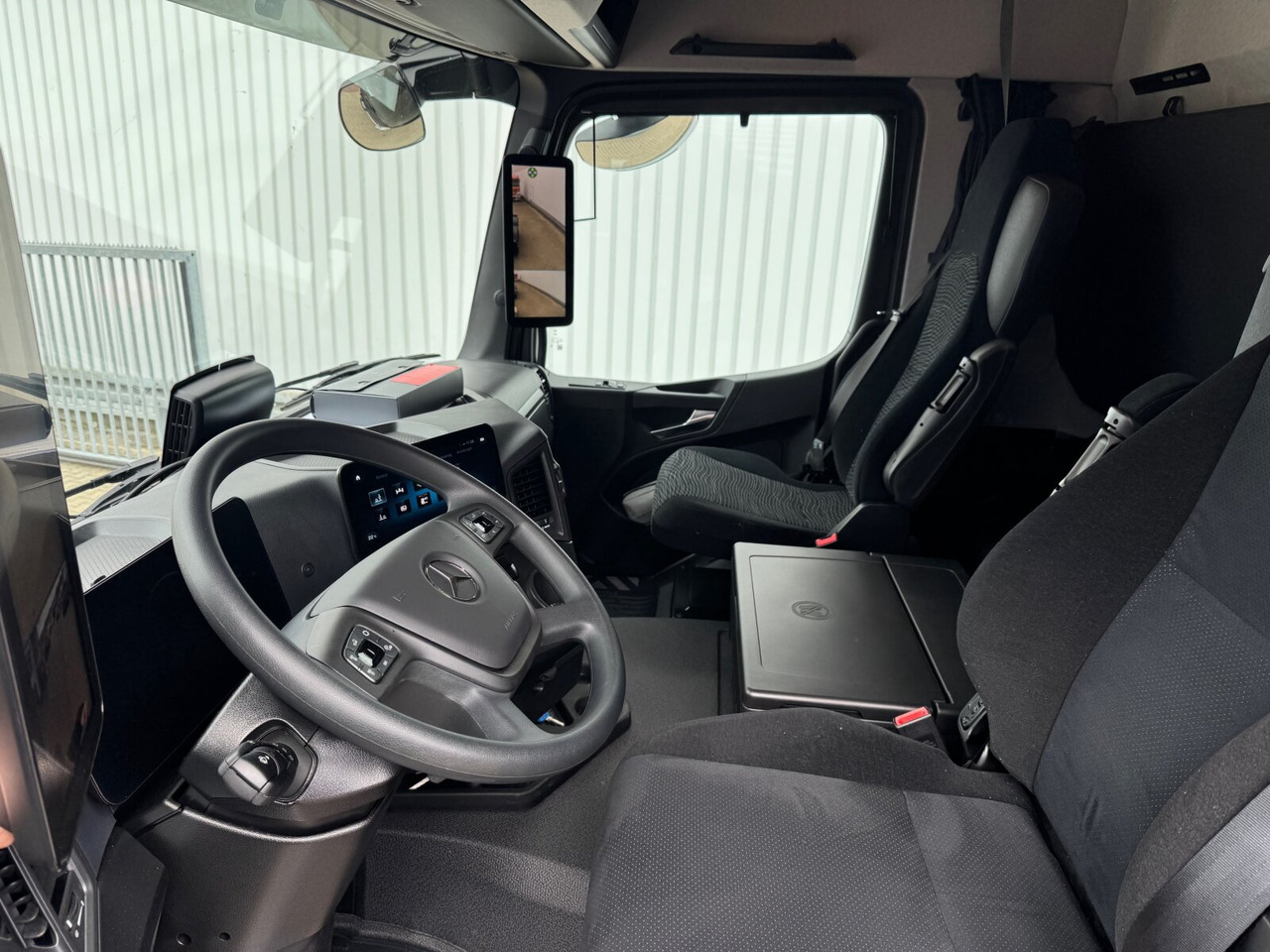 Mercedes-Benz Actros 2546 L 6x2 Actros 2546 L 6x2, Retarder, Lenk-/Lift, LED, Navi, ADR, MirrorCam, MultimediaCockpit - Cab chassis truck: picture 2 Mercedes-Benz Actros 2546 L 6x2 Actros 2546 L 6x2, Retarder, Lenk-/Lift, LED, Navi, ADR, MirrorCam, MultimediaCockpit - Cab chassis truck: picture 2