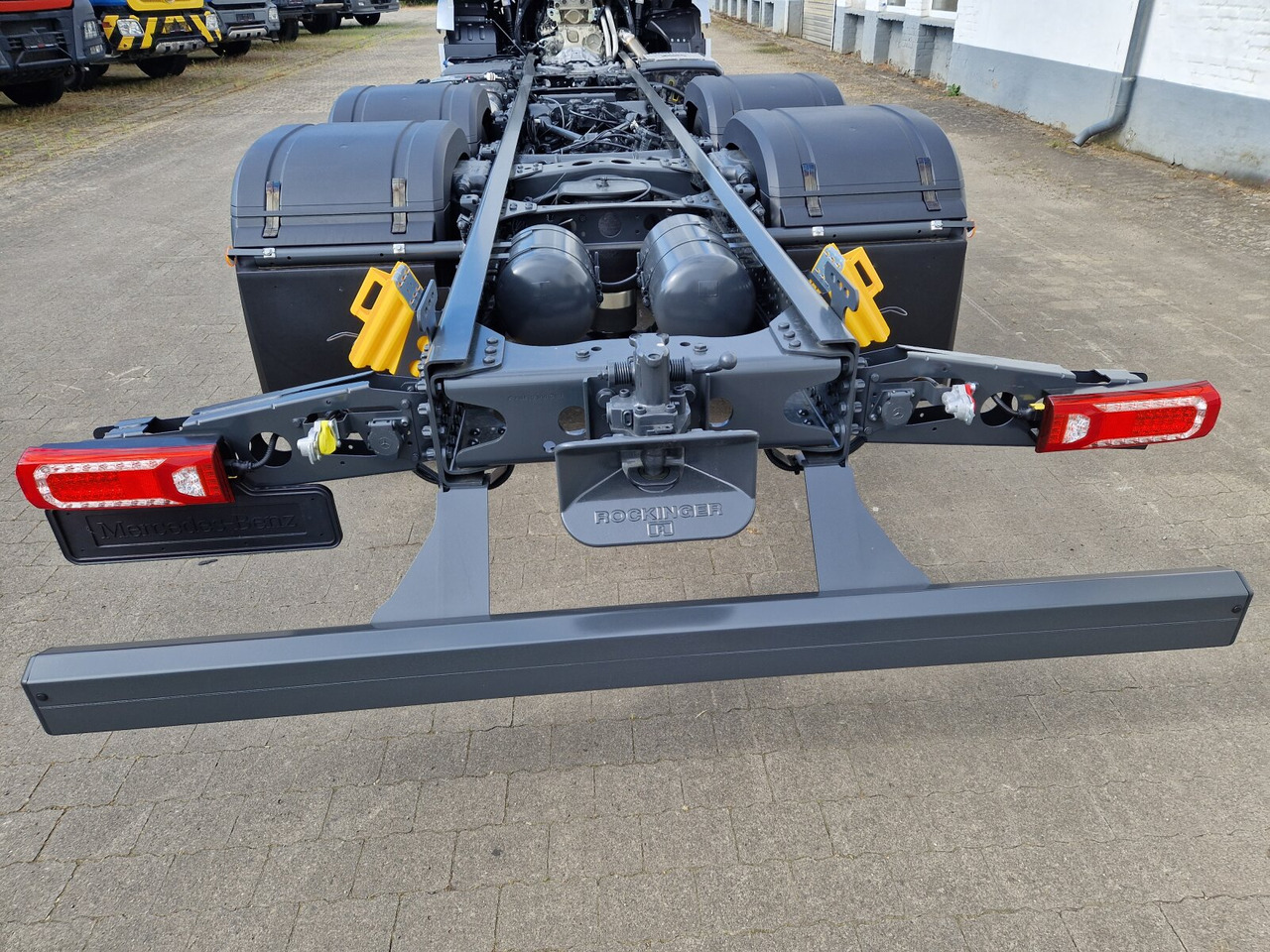 Mercedes-Benz Actros 2553 LL 6x2 Actros 2553 LL 6x2, Retarder, Liftachse, MultimediaCockpit, LED, Navi - Cab chassis truck: picture 4 Mercedes-Benz Actros 2553 LL 6x2 Actros 2553 LL 6x2, Retarder, Liftachse, MultimediaCockpit, LED, Navi - Cab chassis truck: picture 4