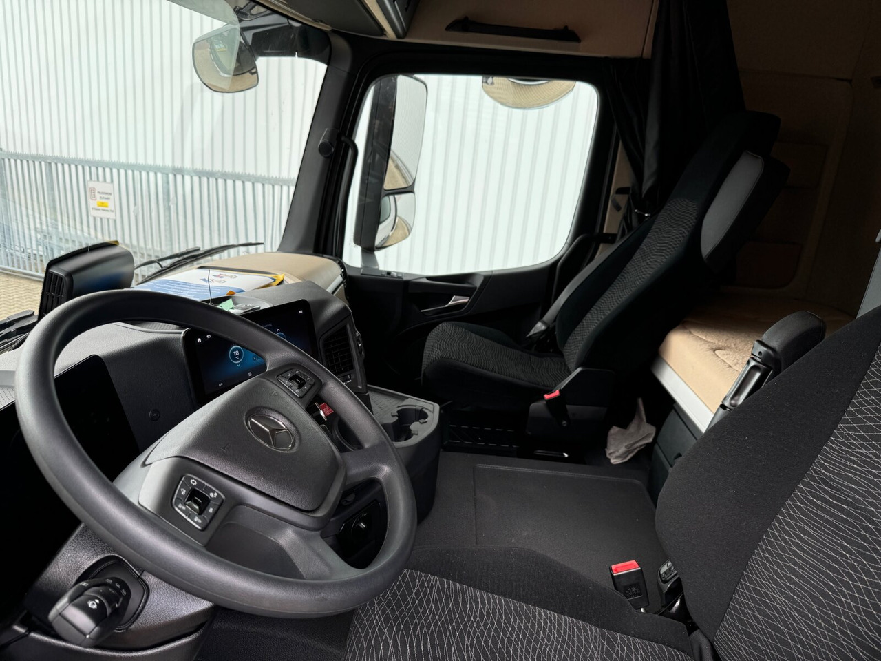 Mercedes-Benz Actros 2645 L 6x4 Actros 2645 L 6x4, MultimediaCockpit, Motorabtrieb, Funk - Hook lift truck: picture 3 Mercedes-Benz Actros 2645 L 6x4 Actros 2645 L 6x4, MultimediaCockpit, Motorabtrieb, Funk - Hook lift truck: picture 3