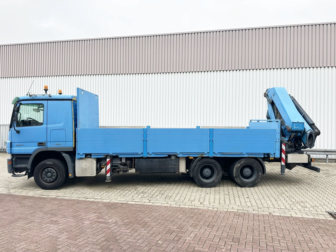 Mercedes-Benz Actros 2741 L 6x4 Actros 2741 L 6x4, Twist-Lock ausz. auf 3m, Heckkran Palfinger PK 42502-D, Funk - Dropside/ Flatbed truck, Crane truck: picture 2 Mercedes-Benz Actros 2741 L 6x4 Actros 2741 L 6x4, Twist-Lock ausz. auf 3m, Heckkran Palfinger PK 42502-D, Funk - Dropside/ Flatbed truck, Crane truck: picture 2