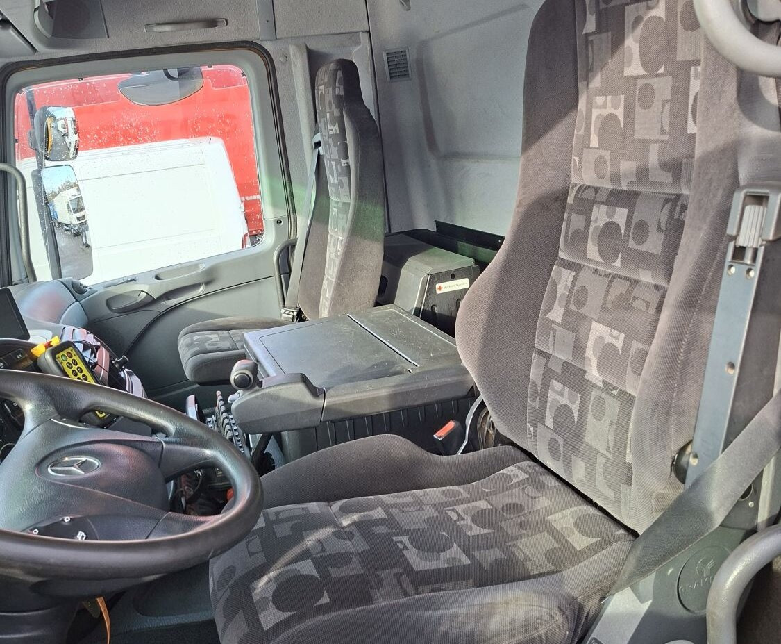 Mercedes-Benz Actros 4146 K 8x4/4 Actros 4146 K 8x4/4, Retarder, Kran Hiab XS 477 E-7 HiPro, Bj. 2010, Flyjib, Seilwinde, Funk - Hook lift truck, Crane truck: picture 3 Mercedes-Benz Actros 4146 K 8x4/4 Actros 4146 K 8x4/4, Retarder, Kran Hiab XS 477 E-7 HiPro, Bj. 2010, Flyjib, Seilwinde, Funk - Hook lift truck, Crane truck: picture 3