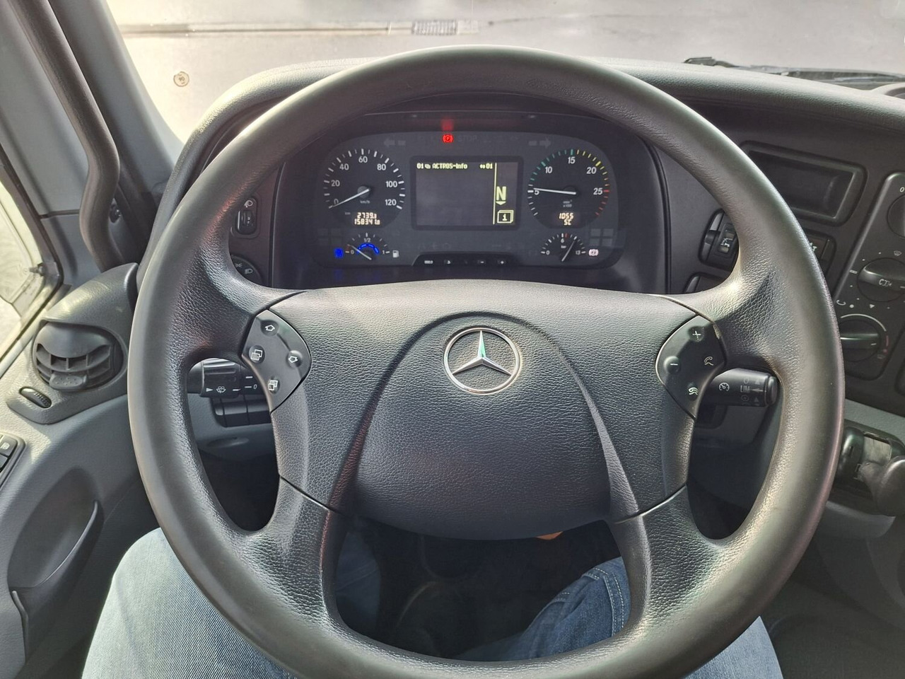 Mercedes-Benz Actros 4146 K 8x4/4 Actros 4146 K 8x4/4, Retarder, Kran Hiab XS 477 E-7 HiPro, Seilwinde, 2x Funk - Hook lift truck, Crane truck: picture 4 Mercedes-Benz Actros 4146 K 8x4/4 Actros 4146 K 8x4/4, Retarder, Kran Hiab XS 477 E-7 HiPro, Seilwinde, 2x Funk - Hook lift truck, Crane truck: picture 4