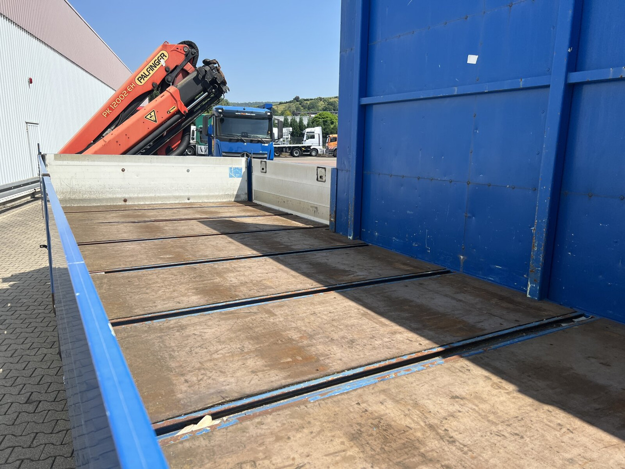 Mercedes-Benz Antos 1836 L 4x2 Antos 1836 L 4x2, Glastransporter, Heckkran Palfinger Pk 12002-EH, Funk - Crane truck: picture 4 Mercedes-Benz Antos 1836 L 4x2 Antos 1836 L 4x2, Glastransporter, Heckkran Palfinger Pk 12002-EH, Funk - Crane truck: picture 4