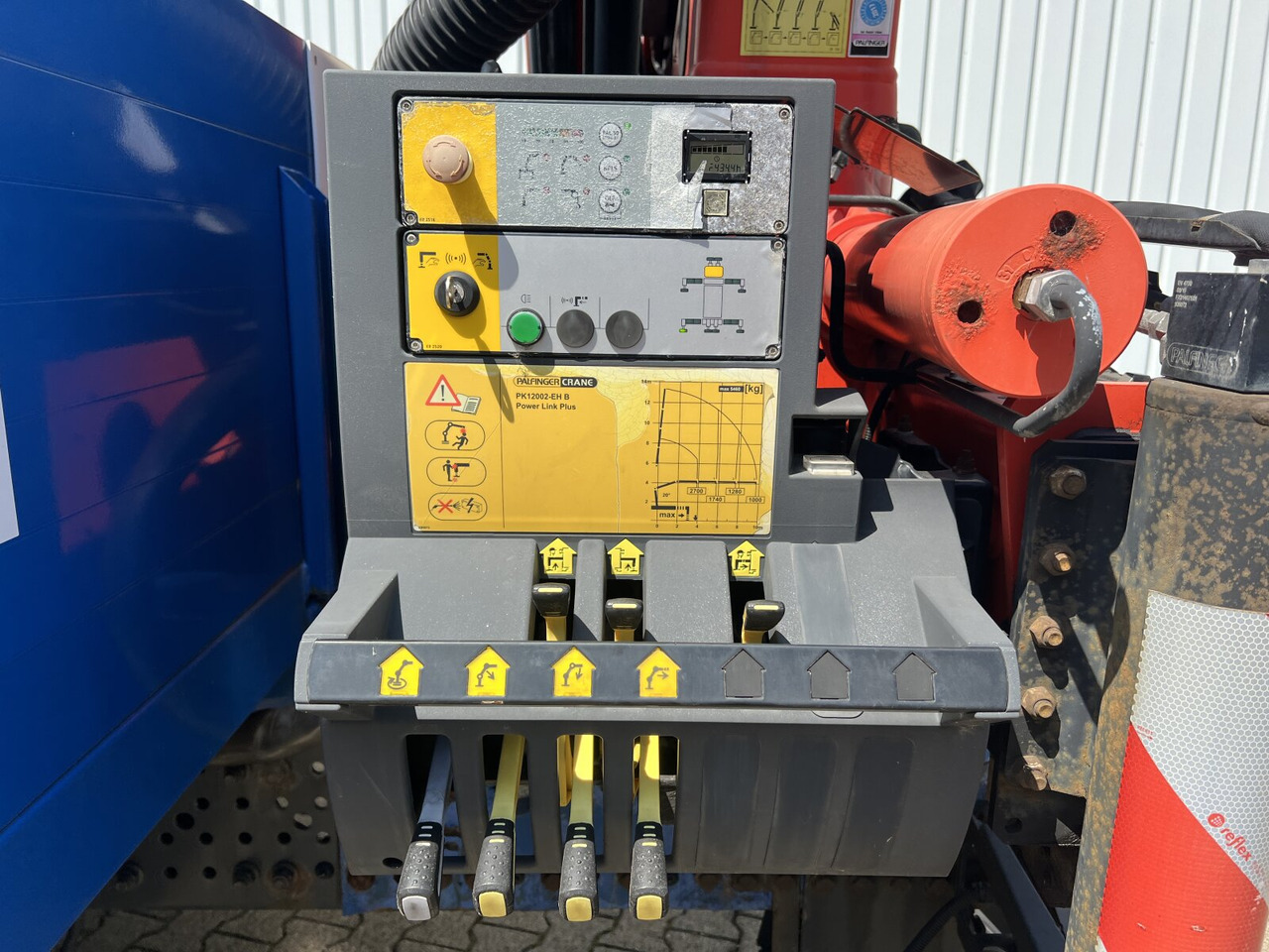 Mercedes-Benz Antos 1836 L 4x2 Antos 1836 L 4x2, Glastransporter, Heckkran Palfinger Pk 12002-EH, Funk - Crane truck: picture 2 Mercedes-Benz Antos 1836 L 4x2 Antos 1836 L 4x2, Glastransporter, Heckkran Palfinger Pk 12002-EH, Funk - Crane truck: picture 2