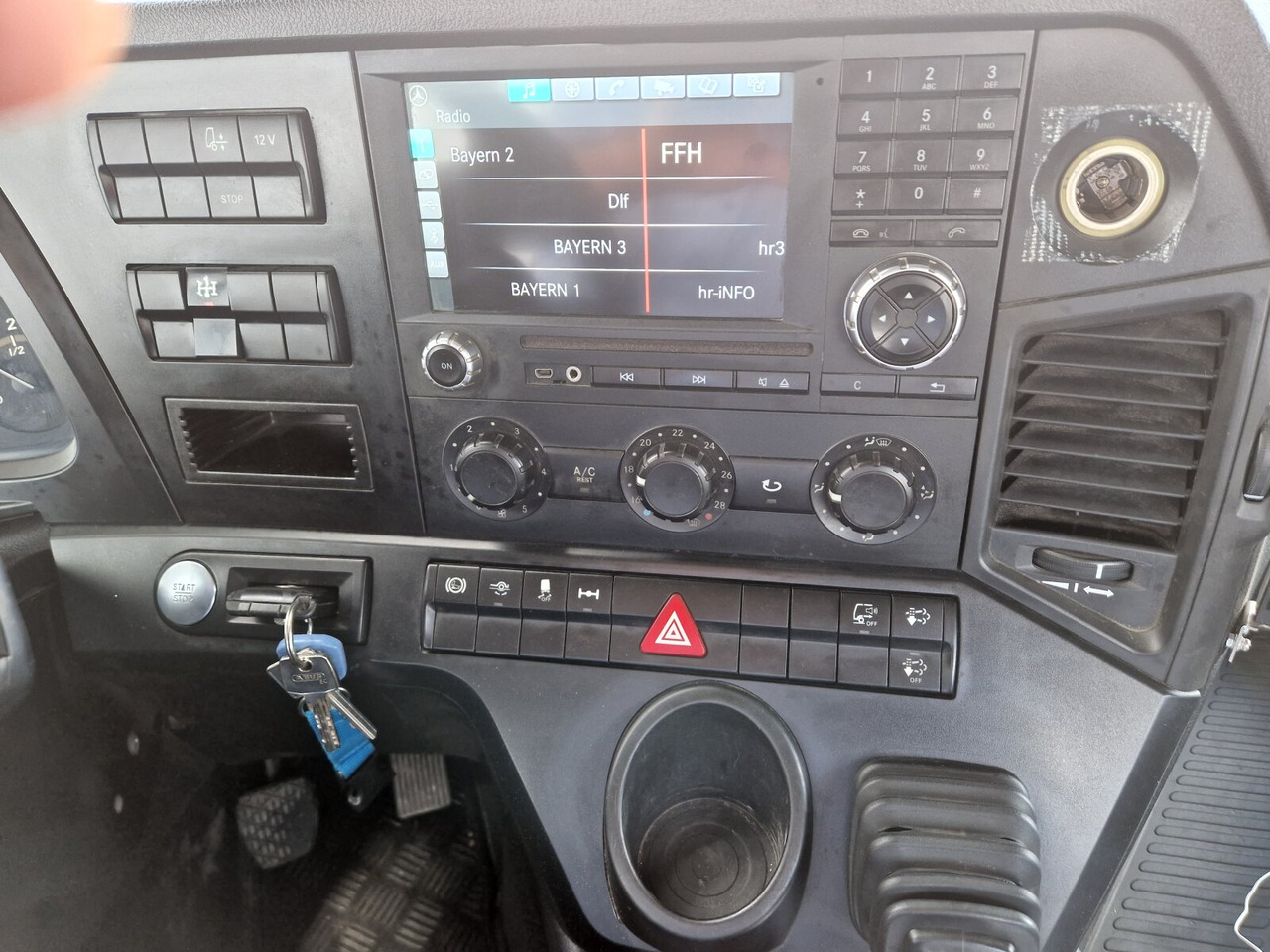 Skip loader truck Mercedes-Benz Antos 1840 L Antos 1840 L, Gergen Teleskopabsetzkipper Adonis TAK 20, Funk: picture 14 Skip loader truck Mercedes-Benz Antos 1840 L Antos 1840 L, Gergen Teleskopabsetzkipper Adonis TAK 20, Funk: picture 14