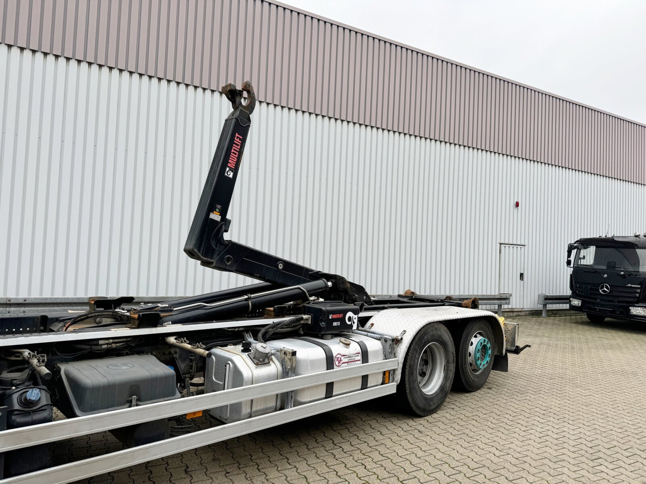 Hook lift truck Mercedes-Benz Antos 2536 L 6x2 Antos 2536 L 6x2, Liftachse, Hiab XR 21S61 bis 7 m Container: picture 14