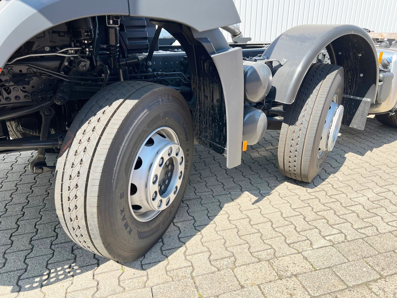Mercedes-Benz Arocs 3240 8x4 Arocs 3240 8x4 - Cab chassis truck: picture 3 Mercedes-Benz Arocs 3240 8x4 Arocs 3240 8x4 - Cab chassis truck: picture 3