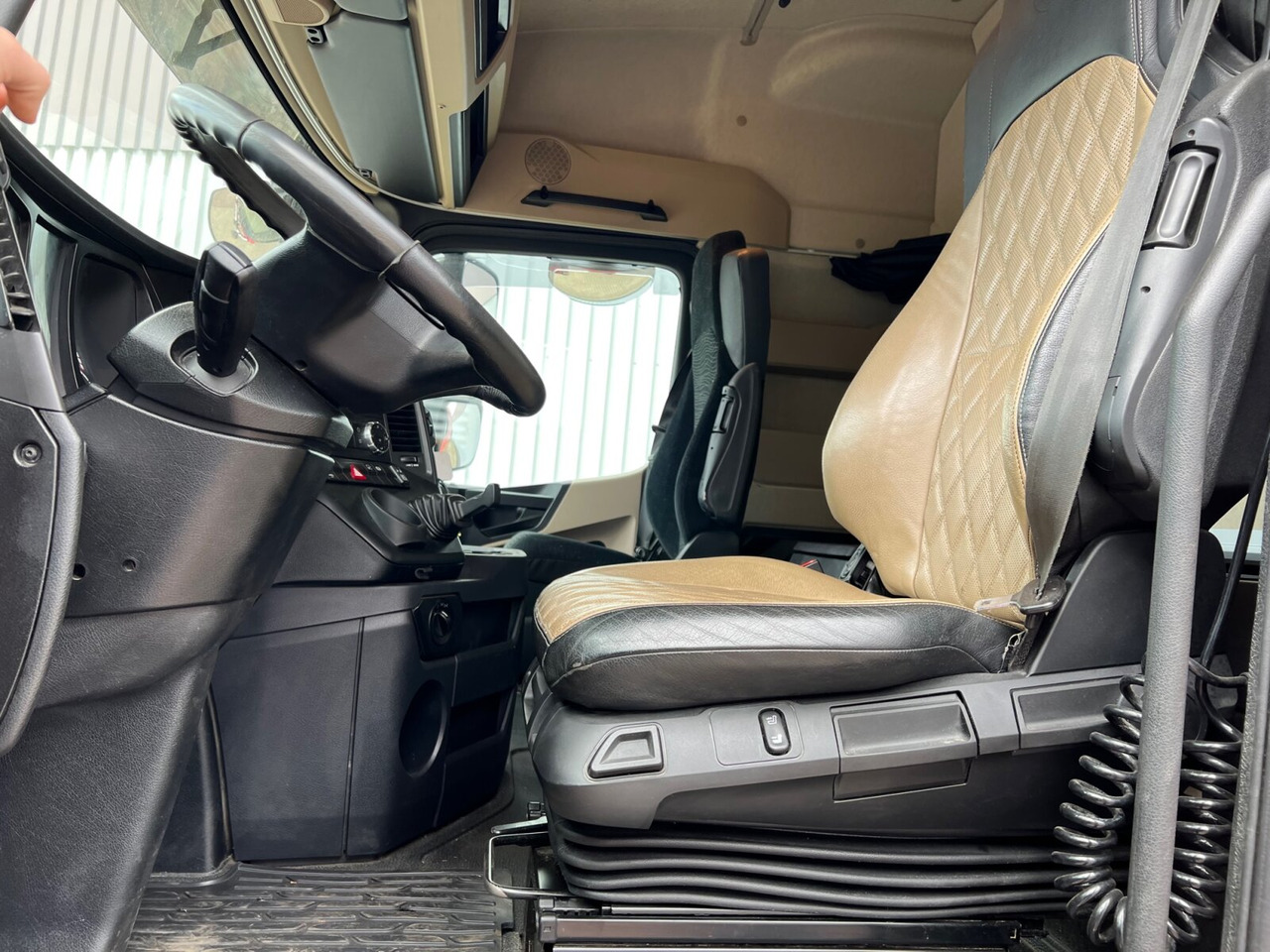 Mercedes-Benz Arocs 3263 8x4/4 Arocs 3263 8x4/4, Retarder, Stahlmulde ca.14m³, Hydr. Heckklappe - Tipper: picture 4 Mercedes-Benz Arocs 3263 8x4/4 Arocs 3263 8x4/4, Retarder, Stahlmulde ca.14m³, Hydr. Heckklappe - Tipper: picture 4