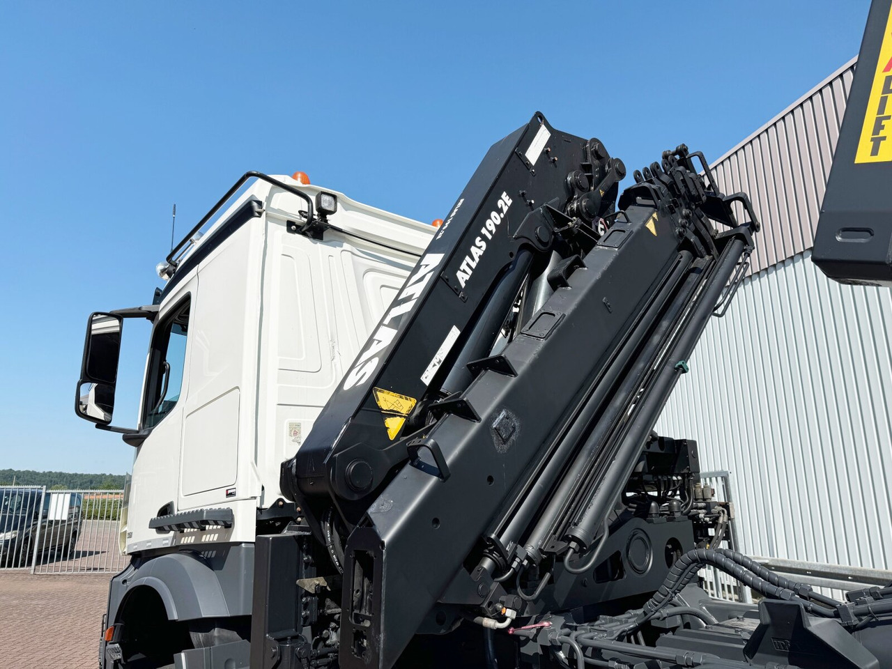 Mercedes-Benz Arocs 3351 AK 6x6 Arocs 3351 AK 6x6, Retarder, Navi, Grounder, Kran Atlas AK 190.2E, Funk - Hook lift truck, Crane truck: picture 4 Mercedes-Benz Arocs 3351 AK 6x6 Arocs 3351 AK 6x6, Retarder, Navi, Grounder, Kran Atlas AK 190.2E, Funk - Hook lift truck, Crane truck: picture 4