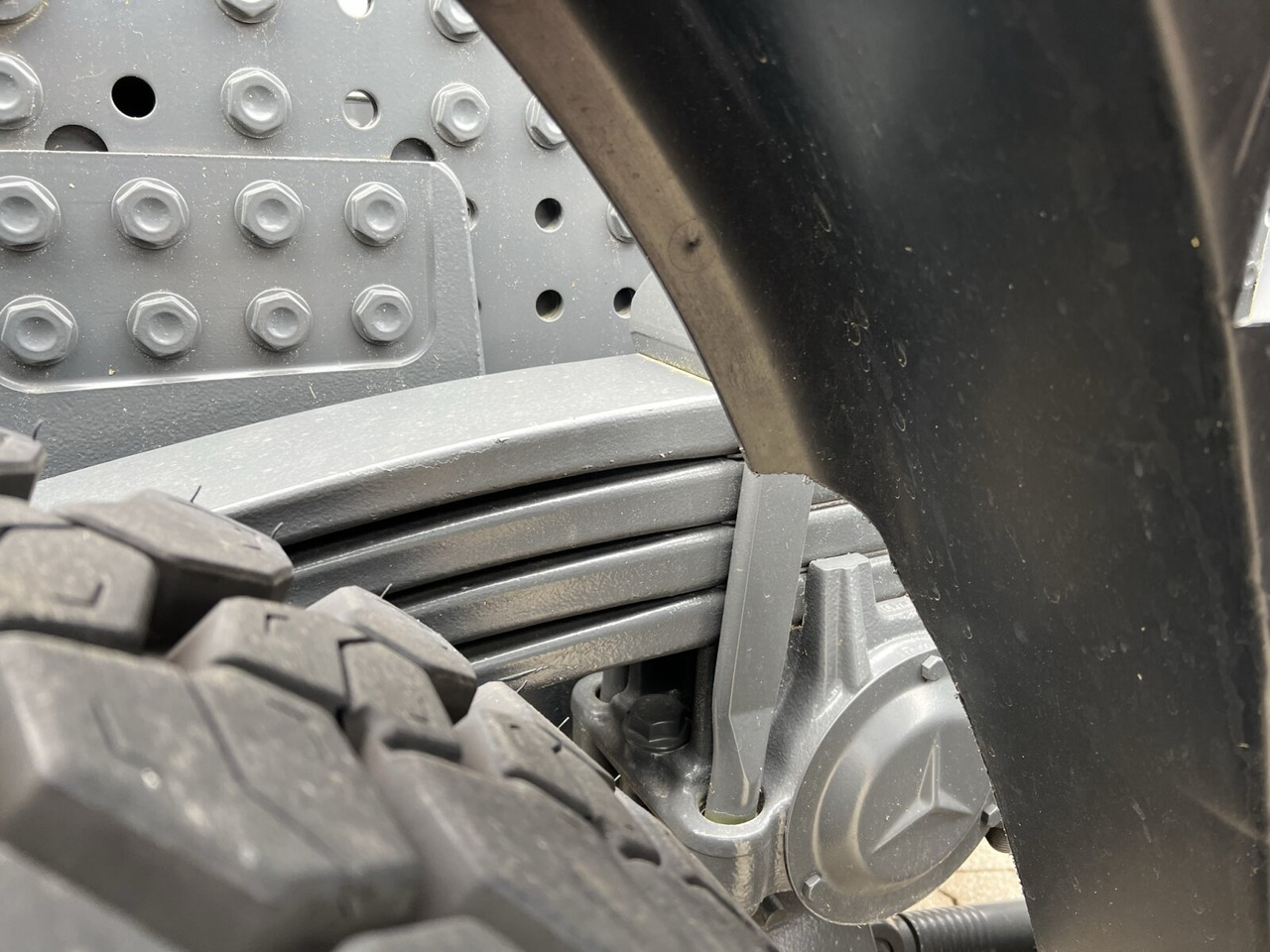 Mercedes-Benz Arocs 4163/8x4 Arocs 4163/8x4, Hiab 26.59, Funk, Multimedia Cockpit, - Hook lift truck: picture 2 Mercedes-Benz Arocs 4163/8x4 Arocs 4163/8x4, Hiab 26.59, Funk, Multimedia Cockpit, - Hook lift truck: picture 2