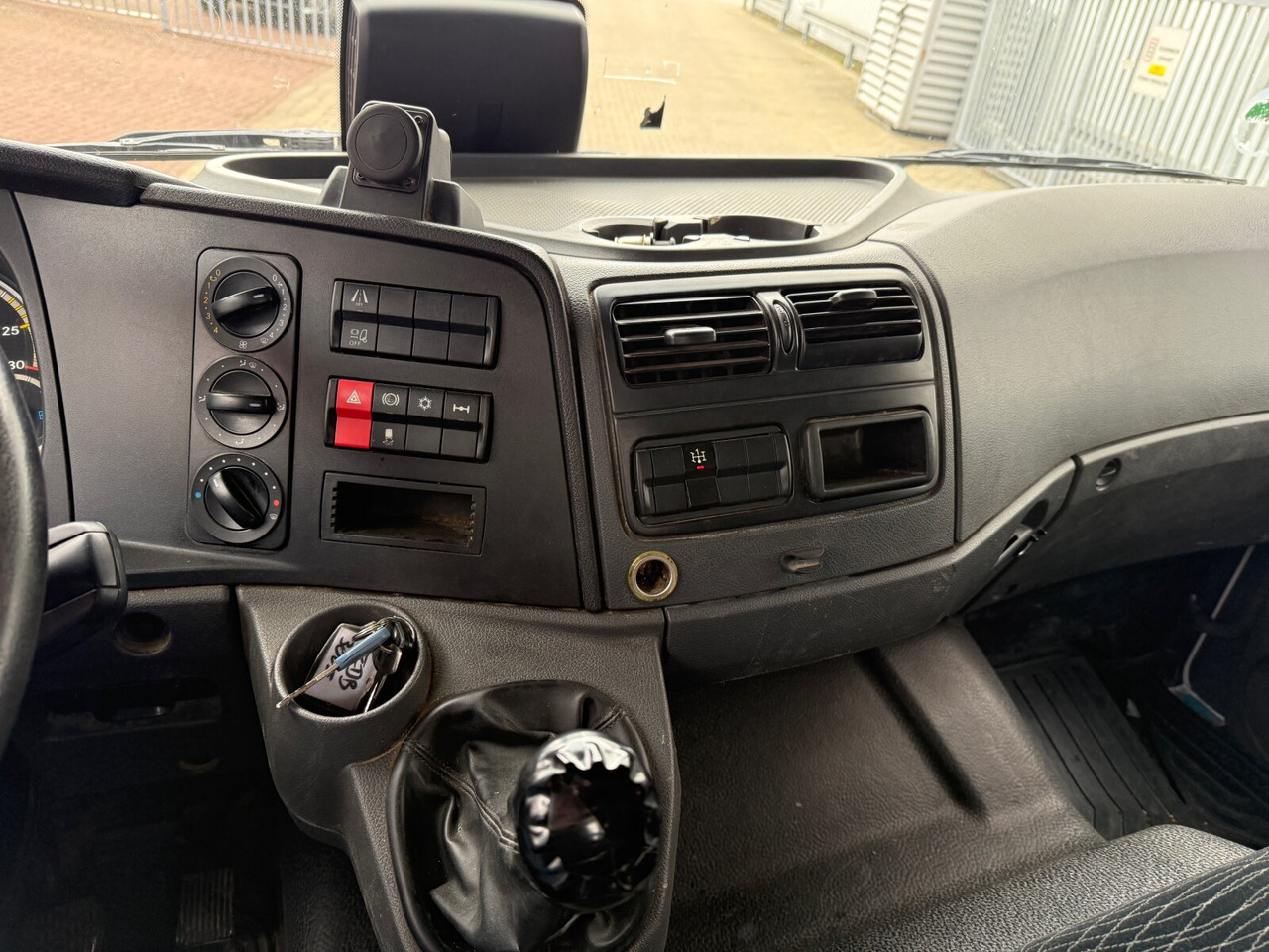 Mercedes-Benz Atego 1224 K 4x2 Atego 1224 K 4x2, Meiller 3-S-Kipper 2x AHK Öl - Tipper: picture 4 Mercedes-Benz Atego 1224 K 4x2 Atego 1224 K 4x2, Meiller 3-S-Kipper 2x AHK Öl - Tipper: picture 4